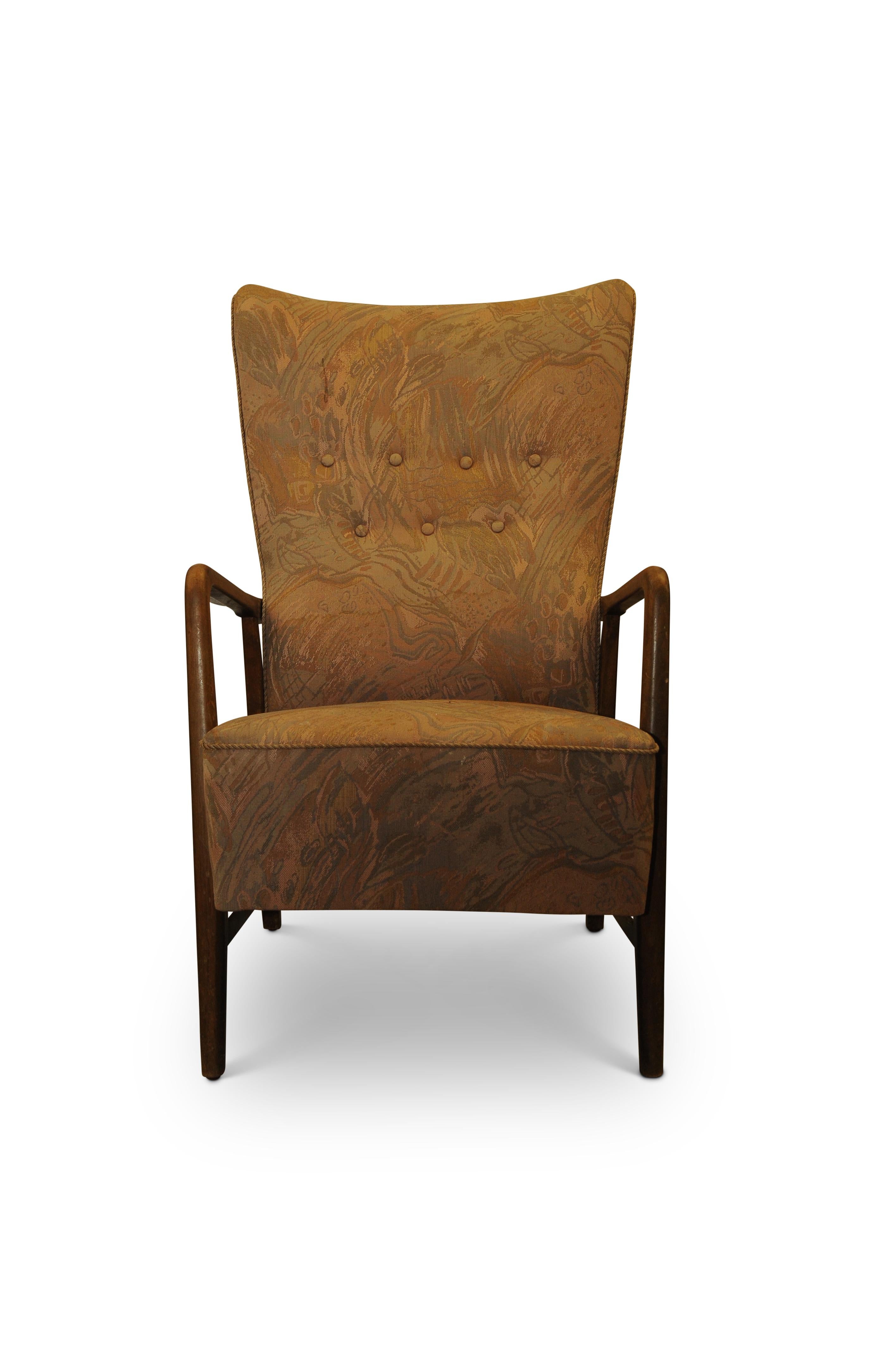 A Folke Ohlsson DUX Scandinavian Mid-Century Modern armchair patterned upholstery.
Elegant and timeless designed High backed Mid-Century Modern armchair by renowned designer Folke Ohlsson.