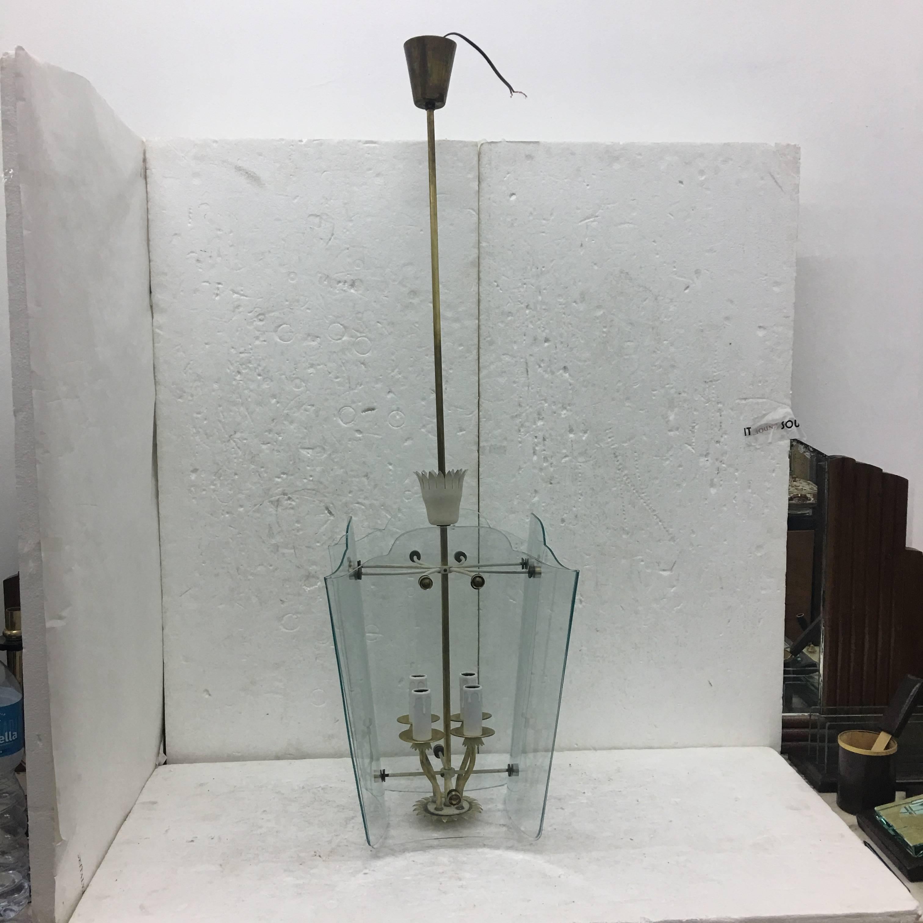 Amazing four-light pendant attributed to Pietro Chiesa for Fontana Arte, curved glass, fully restored electrical parts, just little chip showed in a photo, rare hanging light fixture featuring four concave sheets of crystal that are graduated in