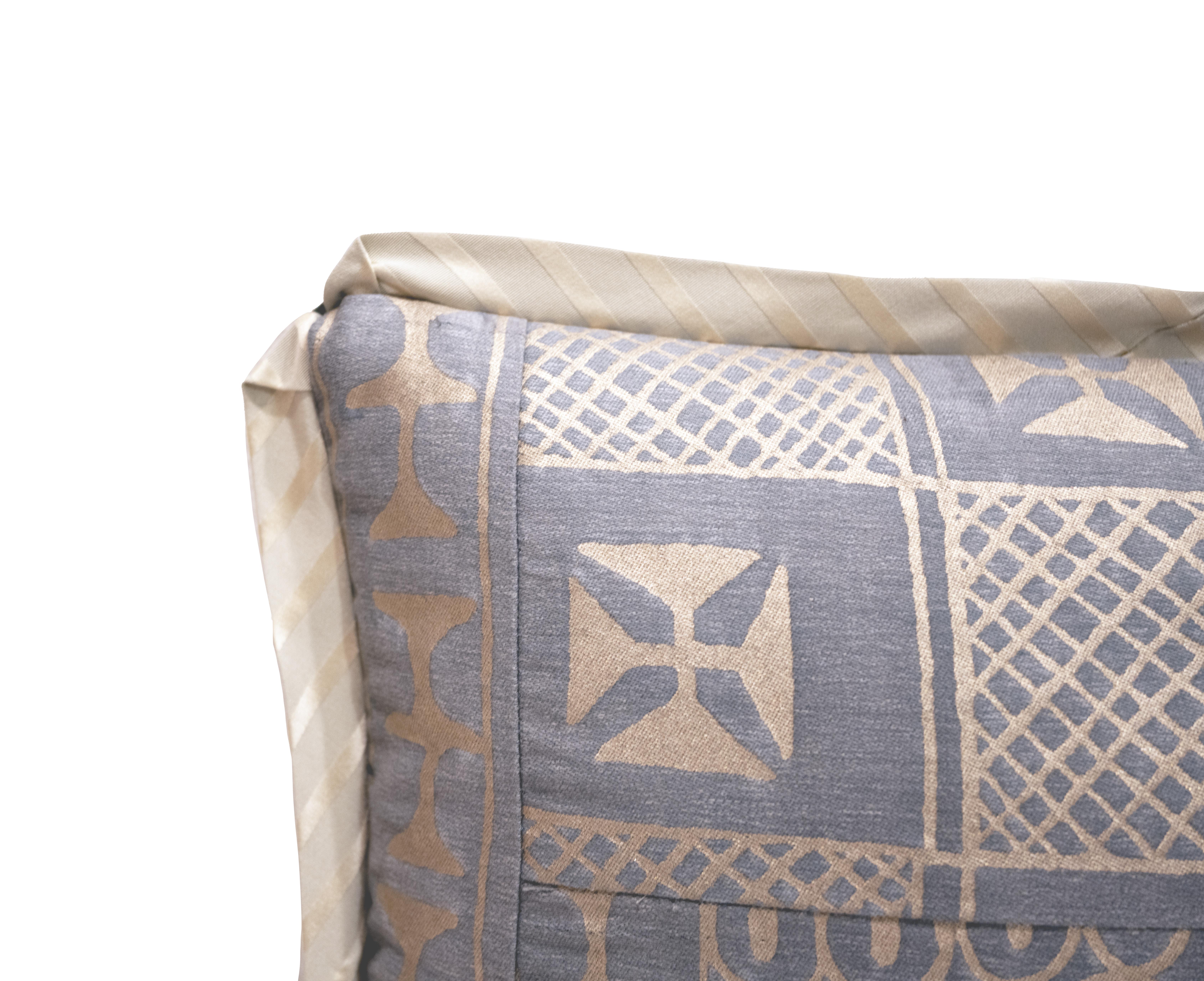 Un cuscino in Fabrice Fortuny con la fantasia Ashanti In condizioni Nuovo in vendita a New York, NY