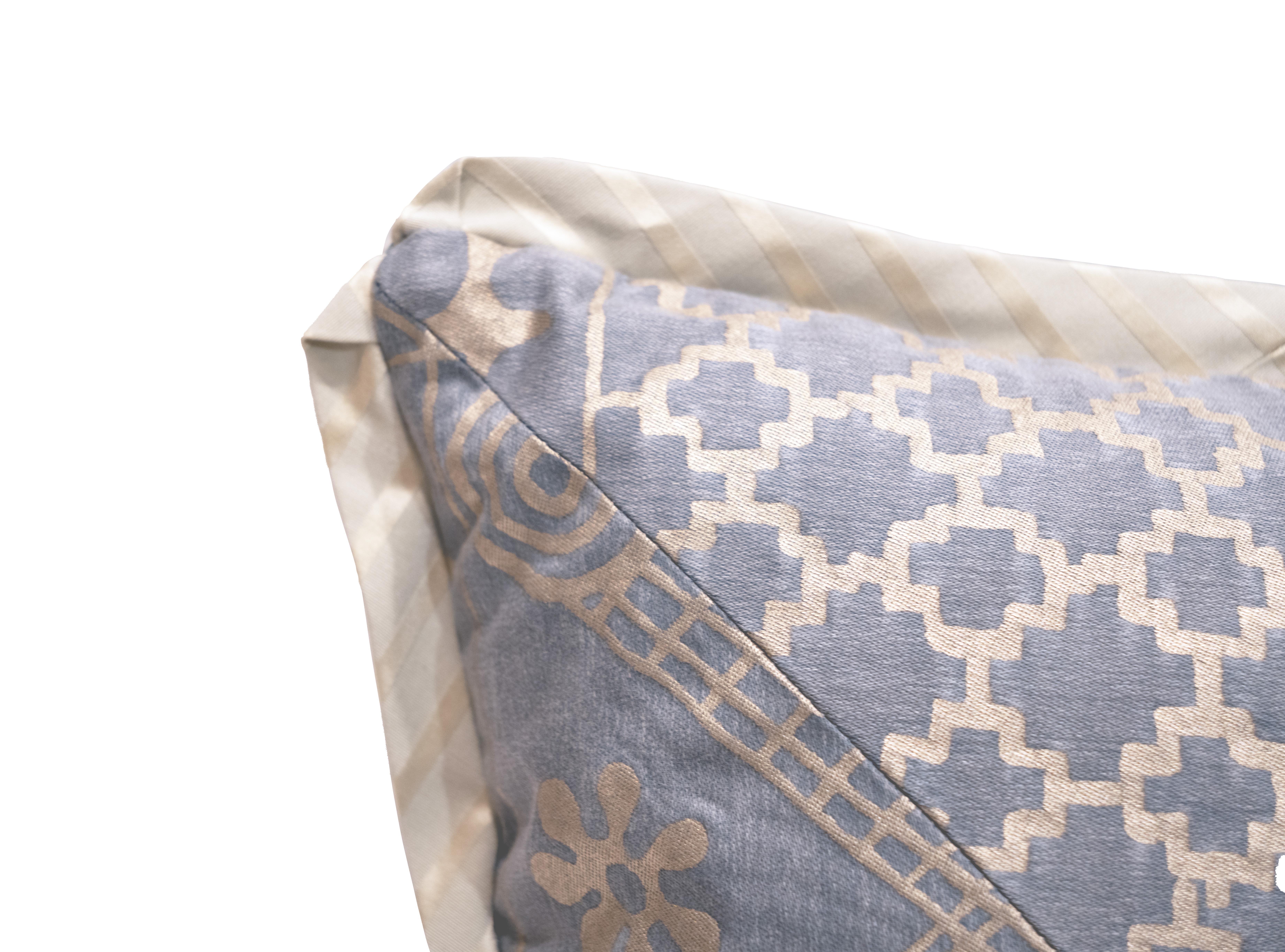 Un cuscino in Fabrice Fortuny con la fantasia Ashanti In condizioni Nuovo in vendita a New York, NY