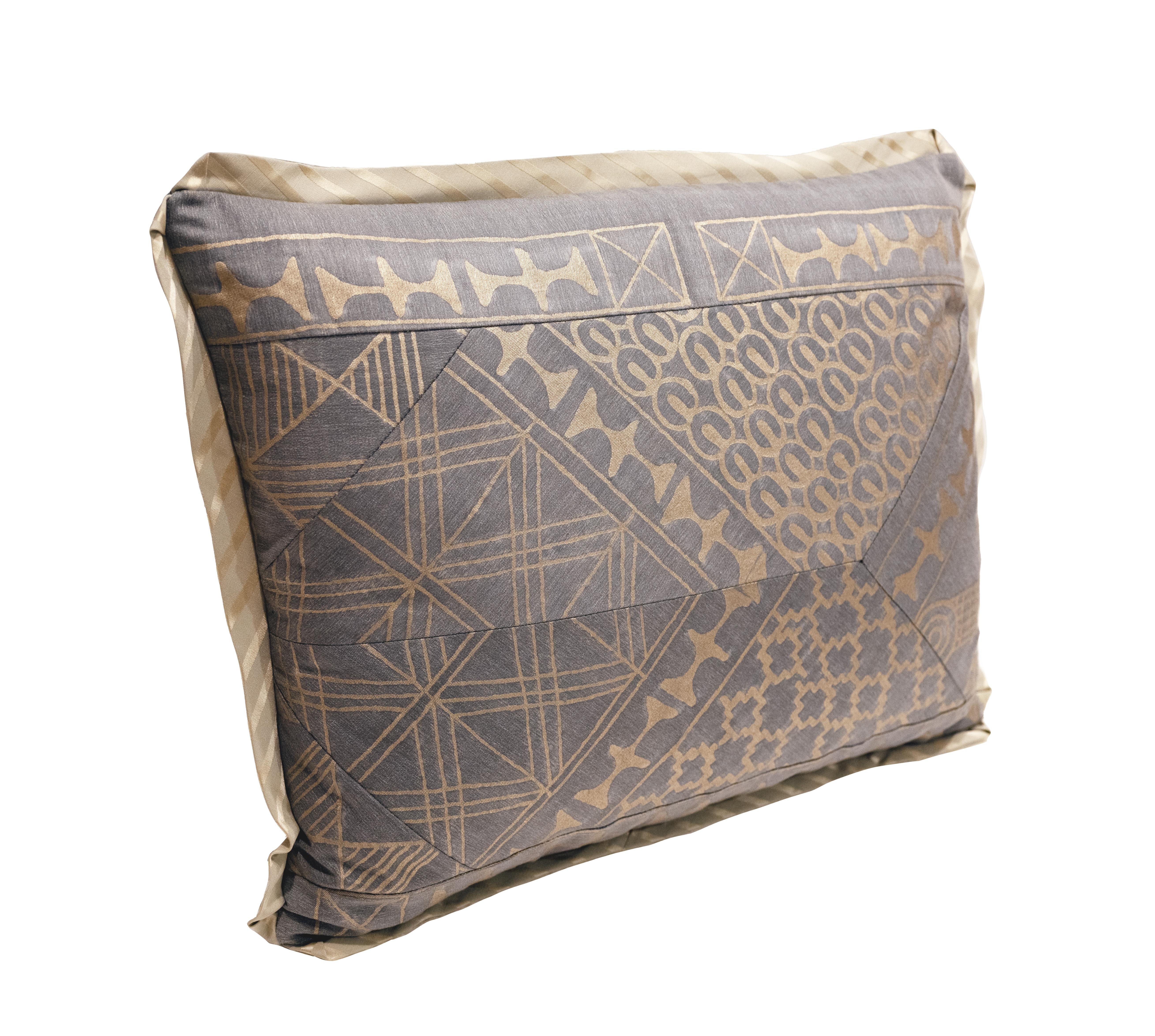 XXIe siècle et contemporain Coussin en tissu Fortuny au motif Ashanti en vente