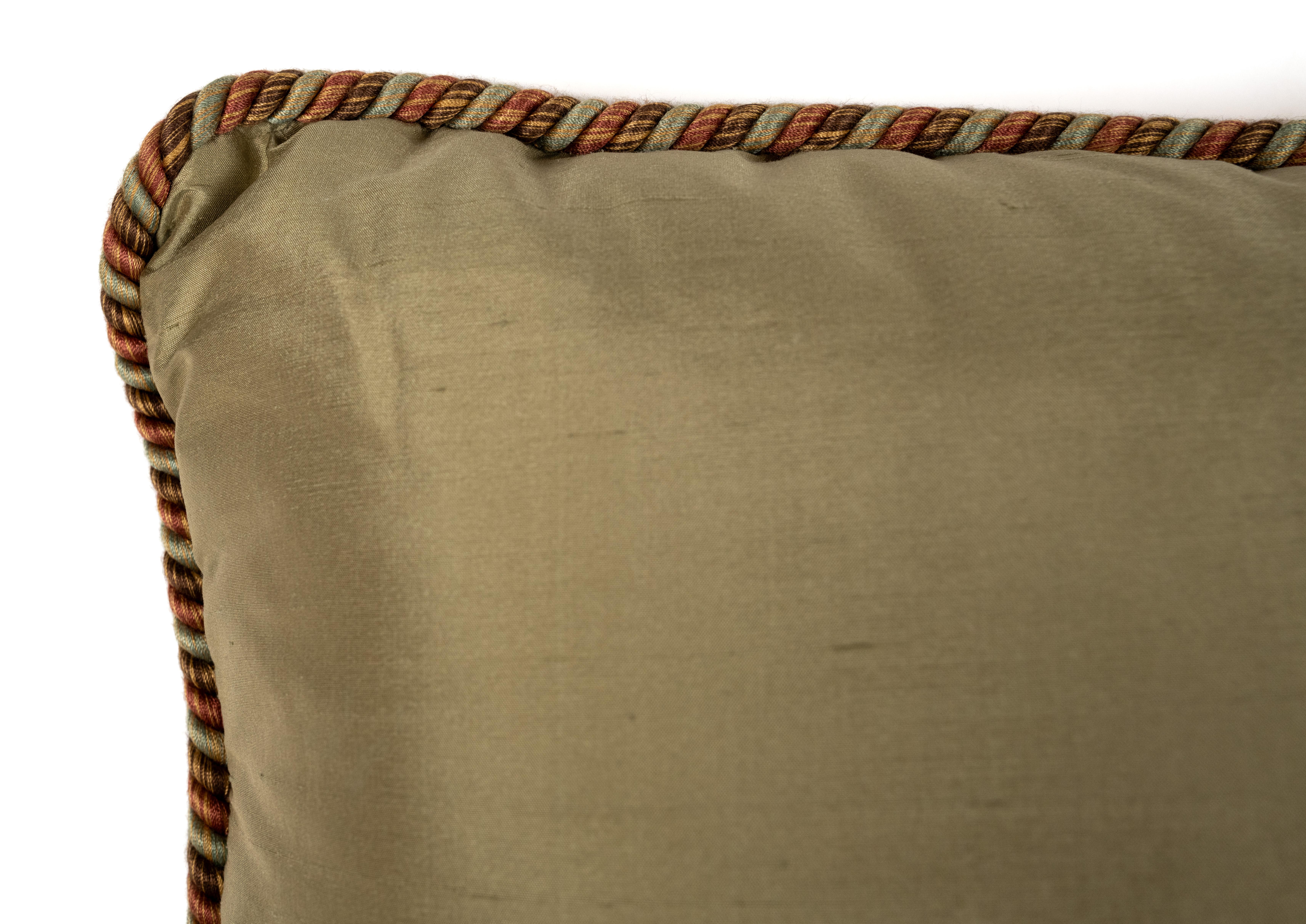 XXIe siècle et contemporain Un coussin en tissu Fortuny à motif Farnese en vente