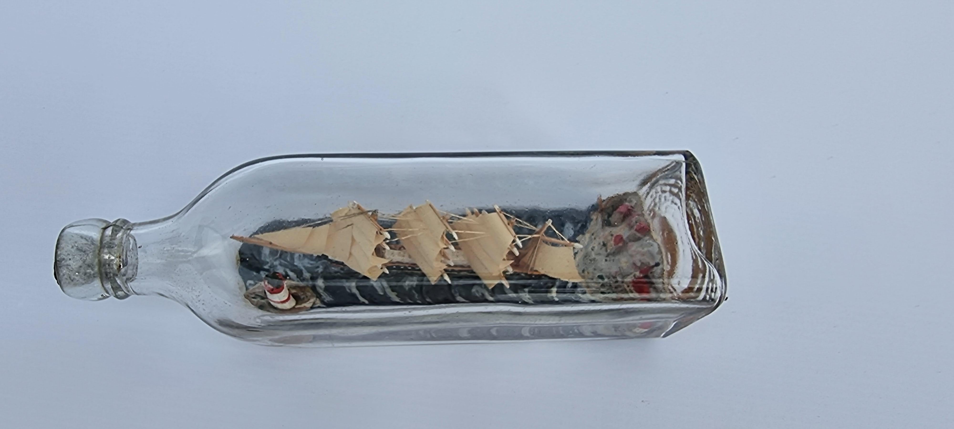 A four mast 18th century ship in a bottle, English folk art circa 1920 For Sale 2