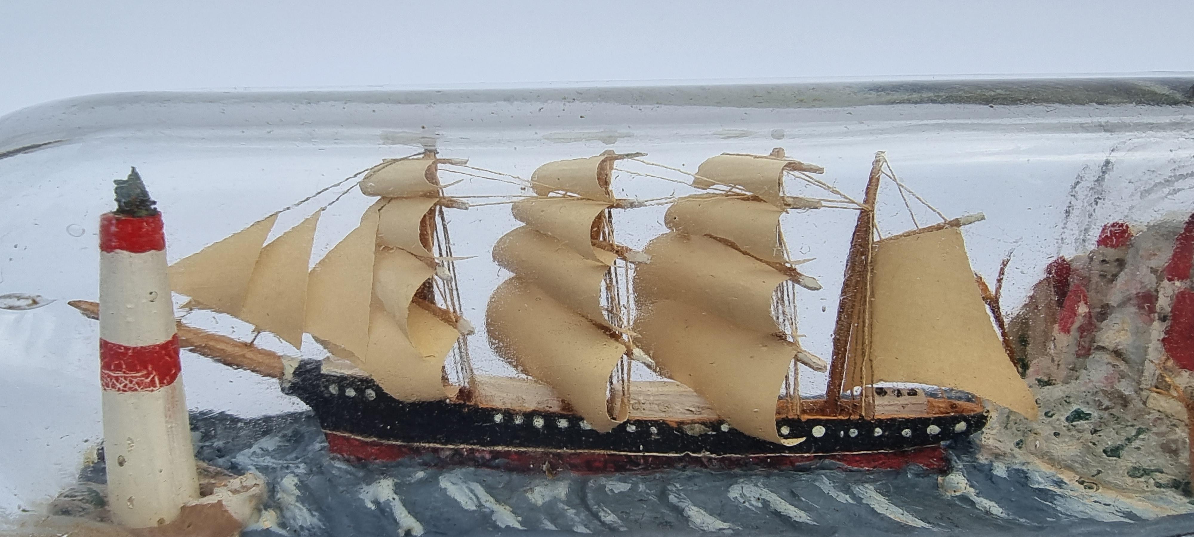 A four mast 18th century ship in a bottle, English folk art circa 1920 In Good Condition For Sale In Central England, GB