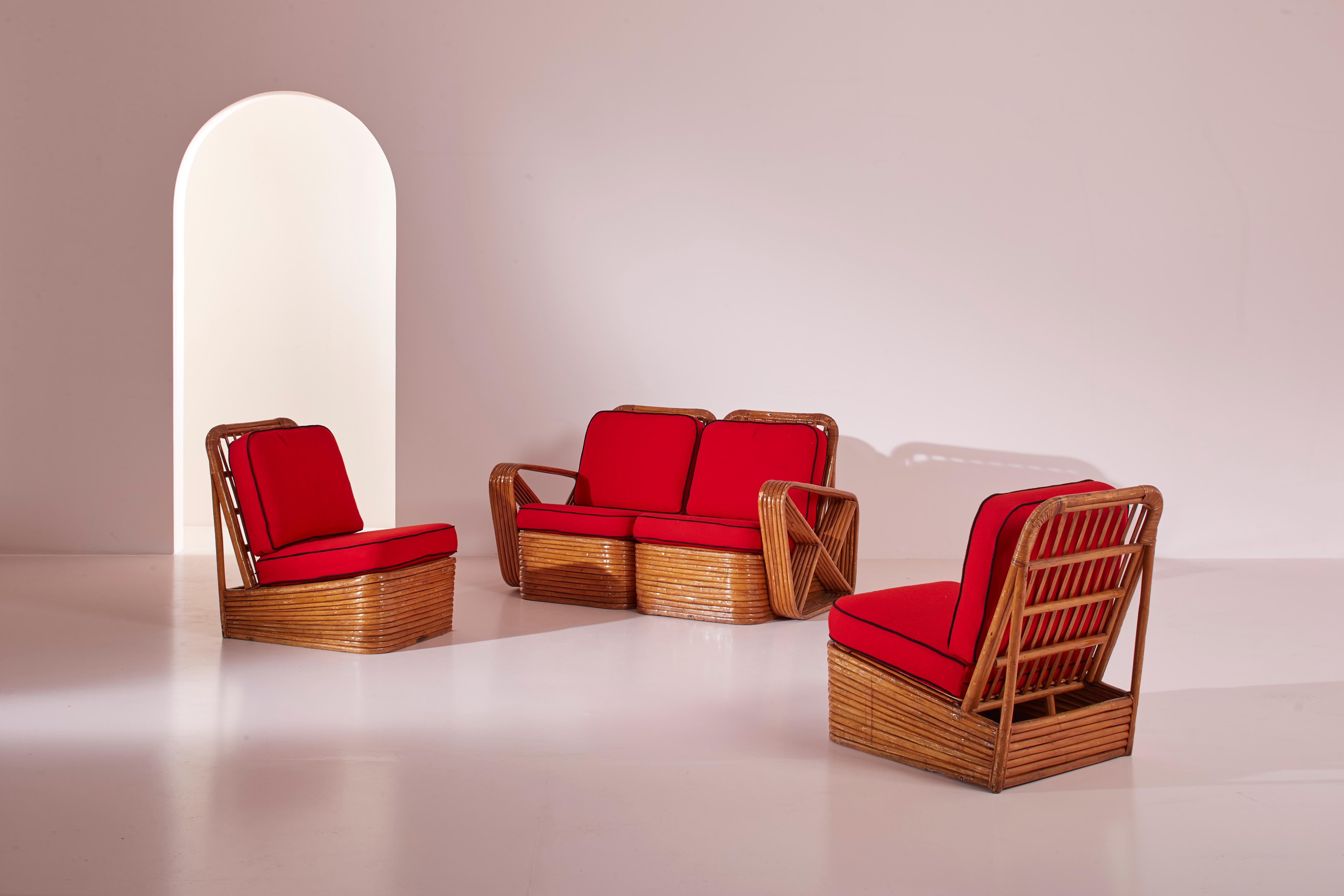 Ein viersitziges Rattan- und Stoffsofa mit vier Sitzen im Stil von Paul Theodore Frank (Mitte des 20. Jahrhunderts) im Angebot