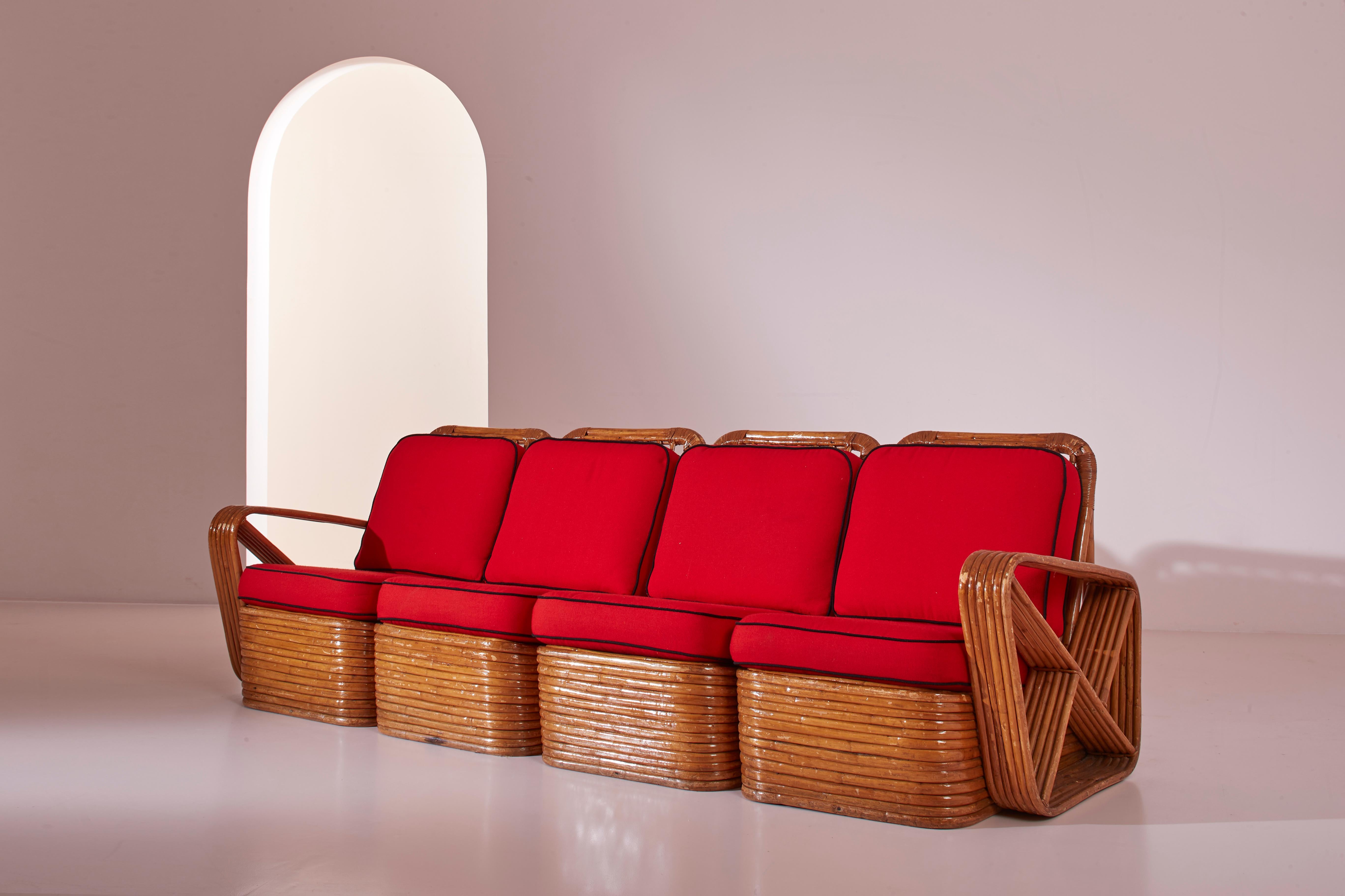 Ein viersitziges Rattan- und Stoffsofa mit vier Sitzen im Stil von Paul Theodore Frank im Angebot 1