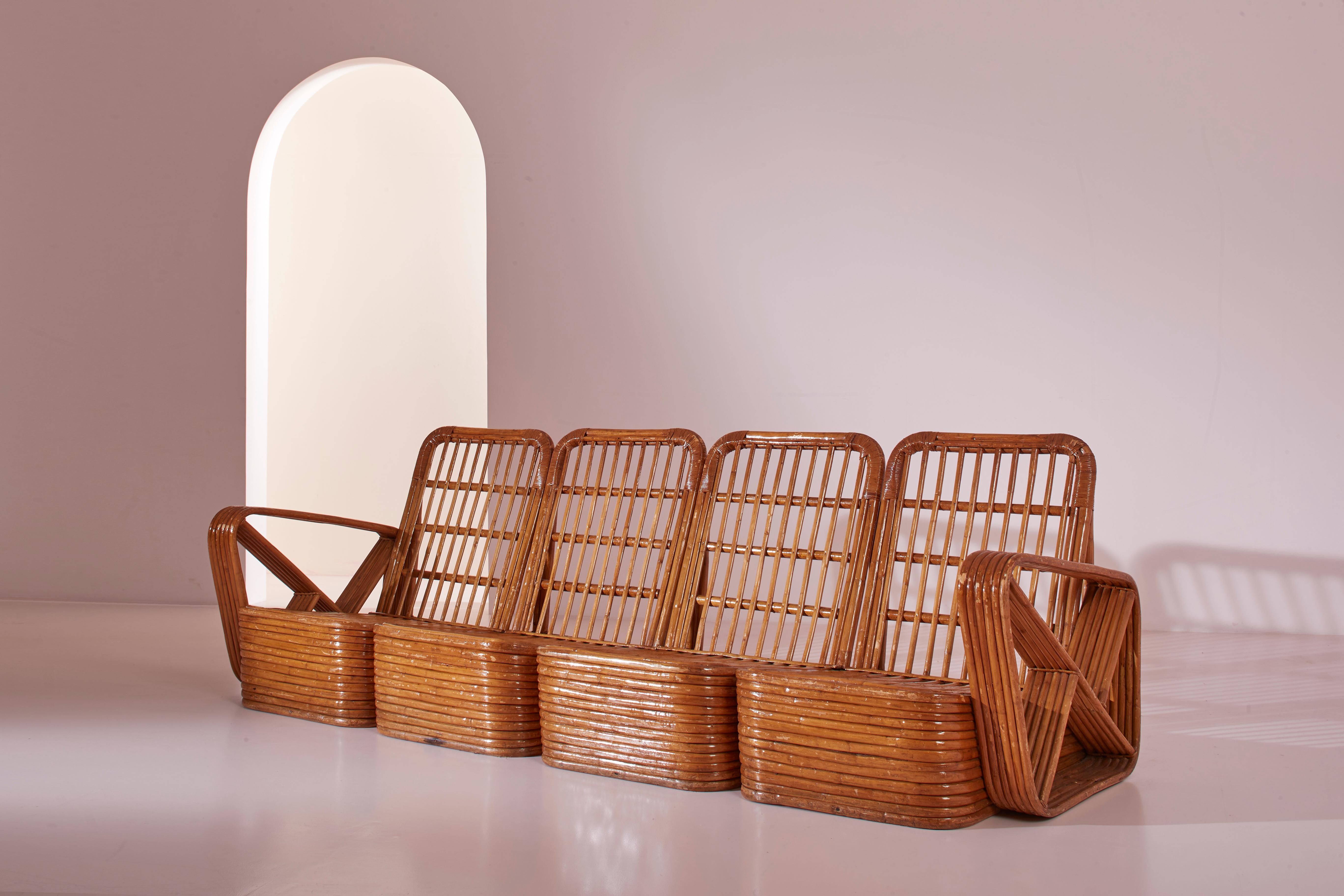 Un divano componibile a quattro posti in rattan e tessuto nello stile di Paul Theodore Fabrice. in vendita 1