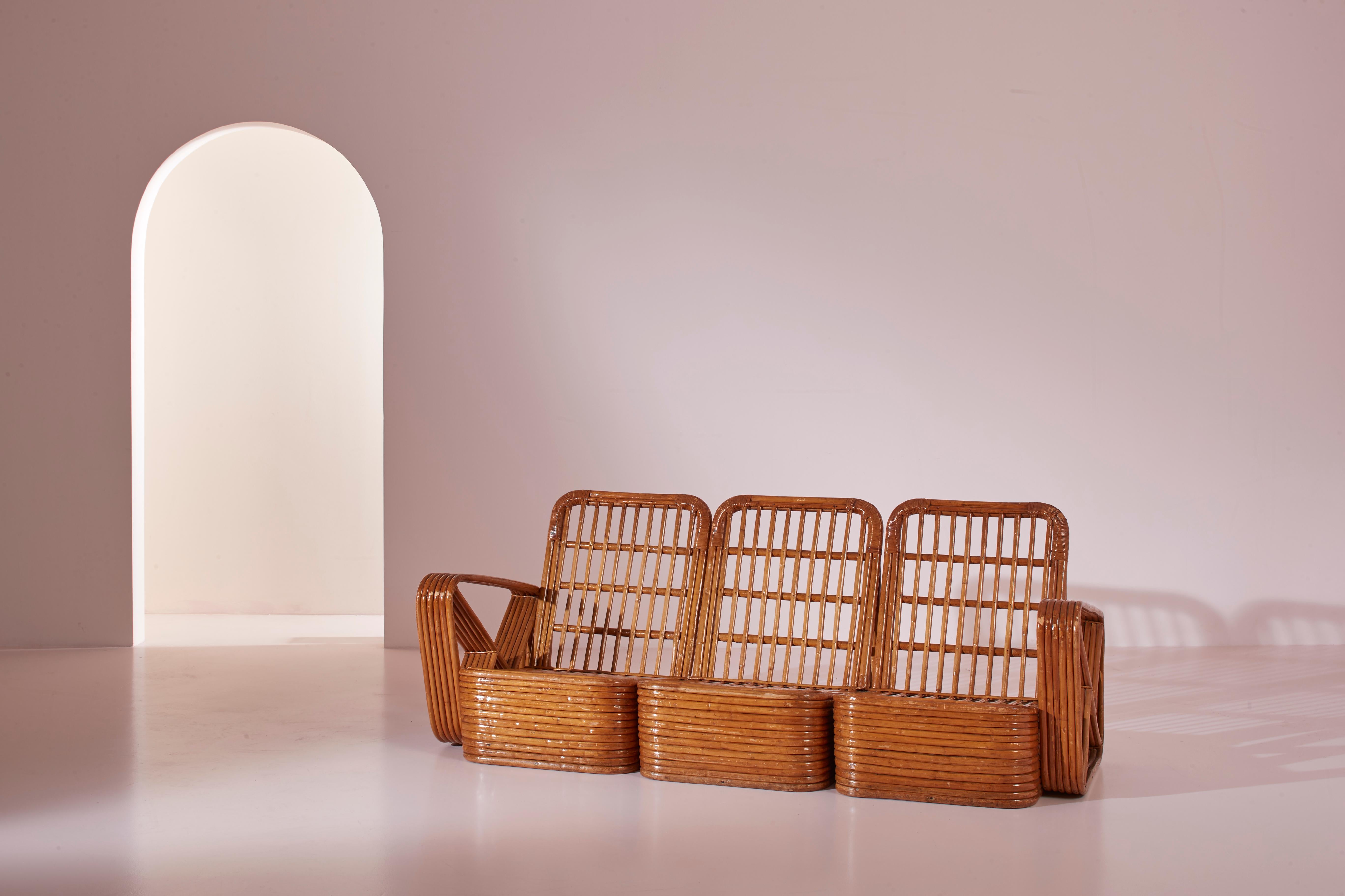 Ein viersitziges Rattan- und Stoffsofa mit vier Sitzen im Stil von Paul Theodore Frank im Angebot 4