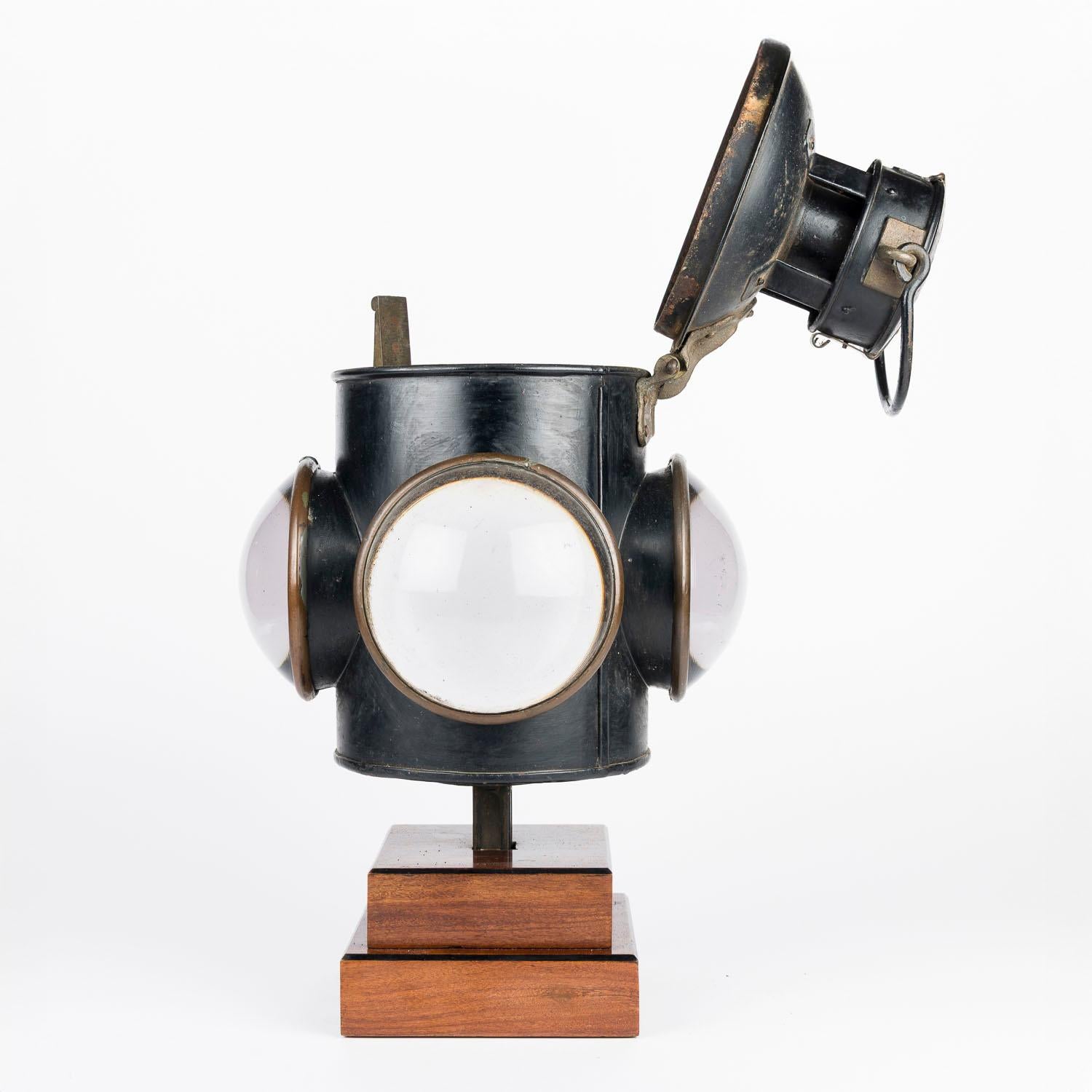 A four way railway signalling light In Good Condition For Sale In London, GB