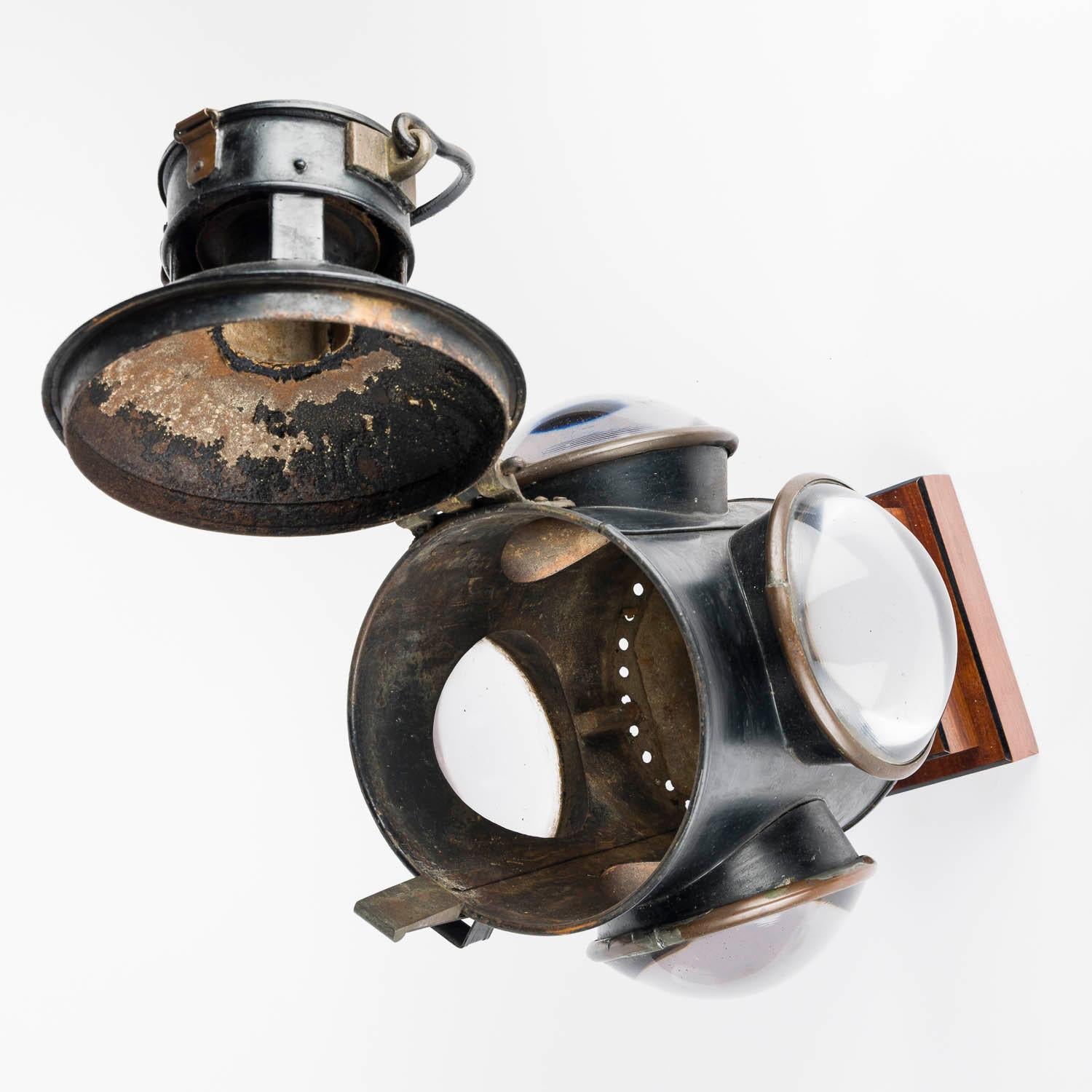 Steel A four way railway signalling light For Sale