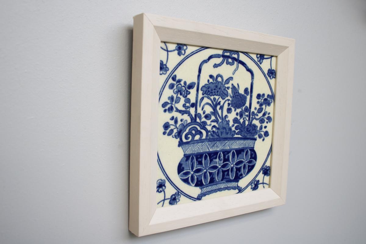 A beautiful blue and white transfer printed tile by Minton Hollins & Co., in the japonaise style depicting a bamboo-handled jardinière with flowers, circa 1880. Now professionally framed and ready to be hung.
Measures: Overall 18.5cm x 18.5cm x