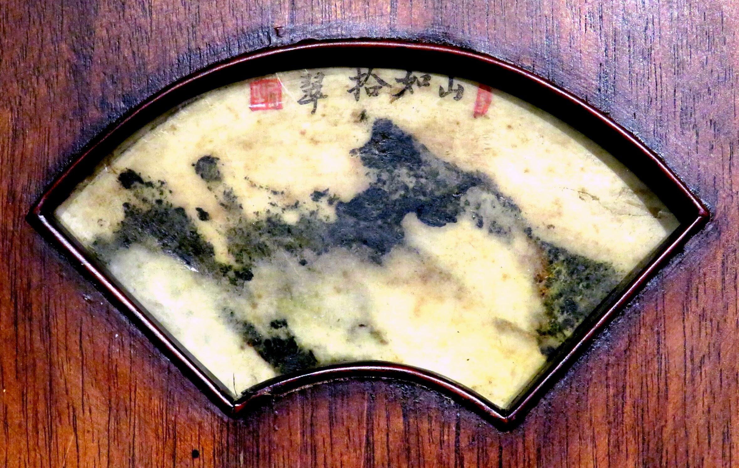 Gerahmte Gruppe von fünf chinesischen Gelehrtensteinen aus Dali-Marmor, späte Qing-Zeit (Chinoiserie) im Angebot