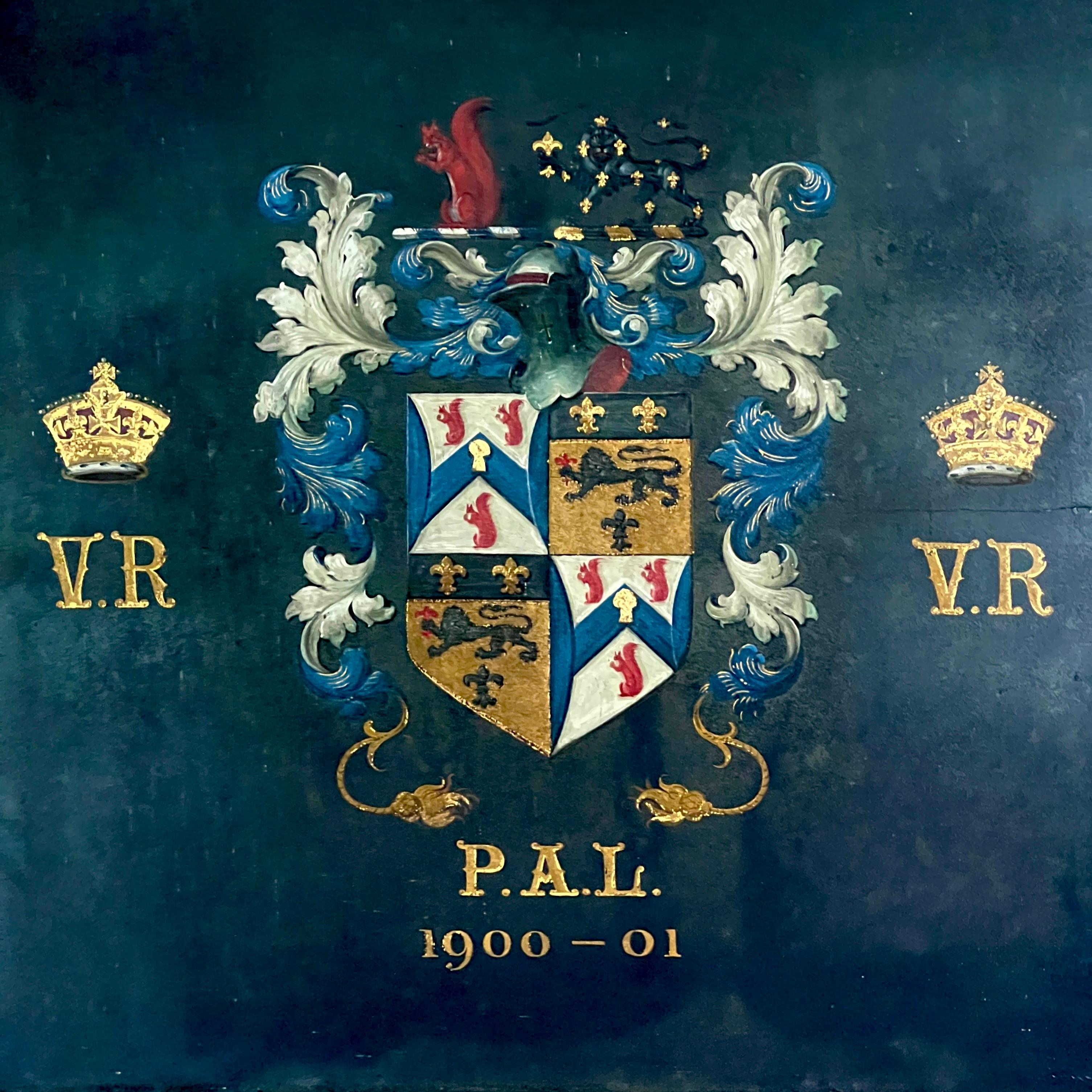 A Framed Hand Painted Coat Of Arms Coach Panel Circa 1900 In Good Condition For Sale In London, GB