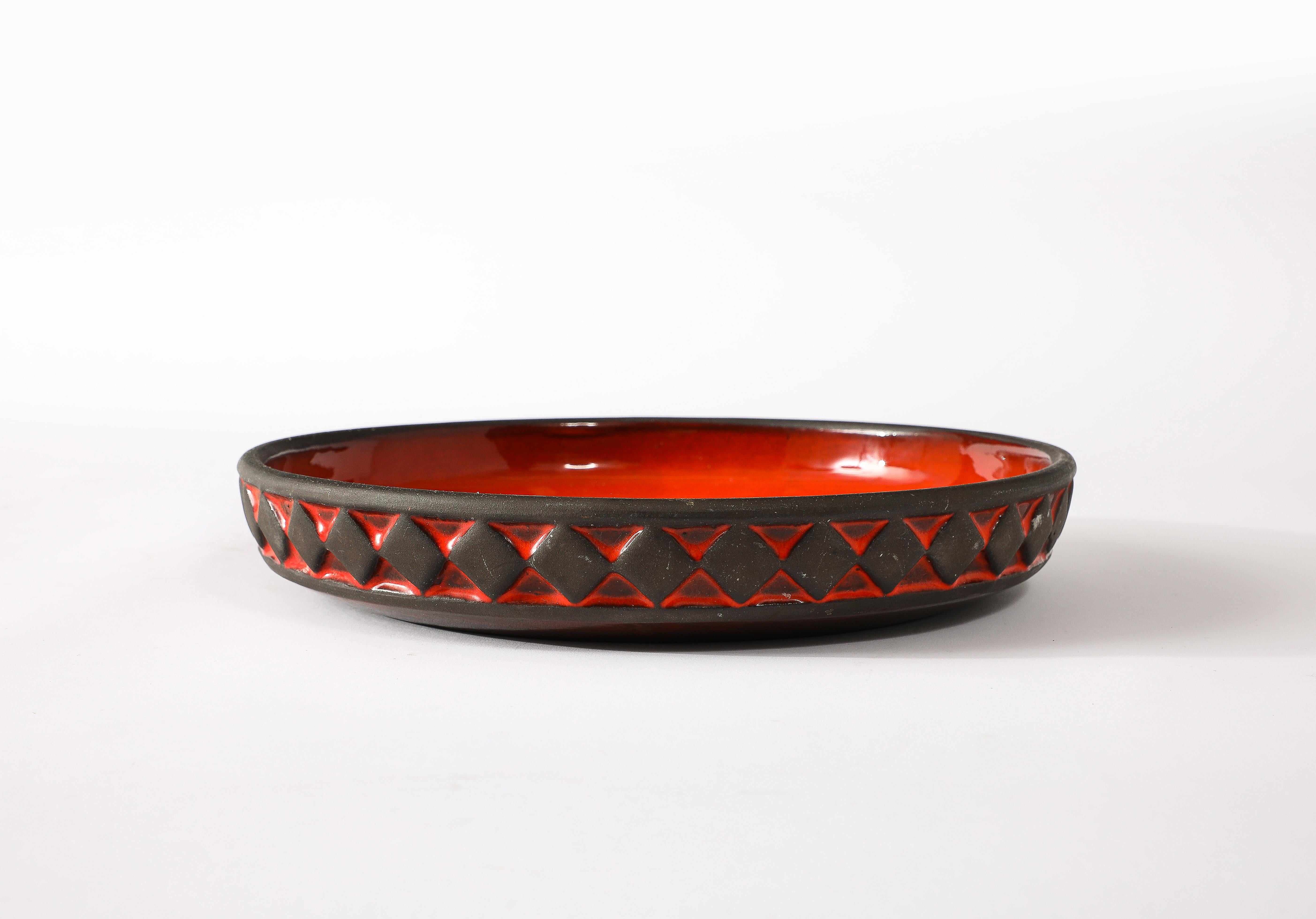 Plato de cerámica esmaltada roja de Frank Keramik of Denmark, Dinamarca Años 60 en venta 3