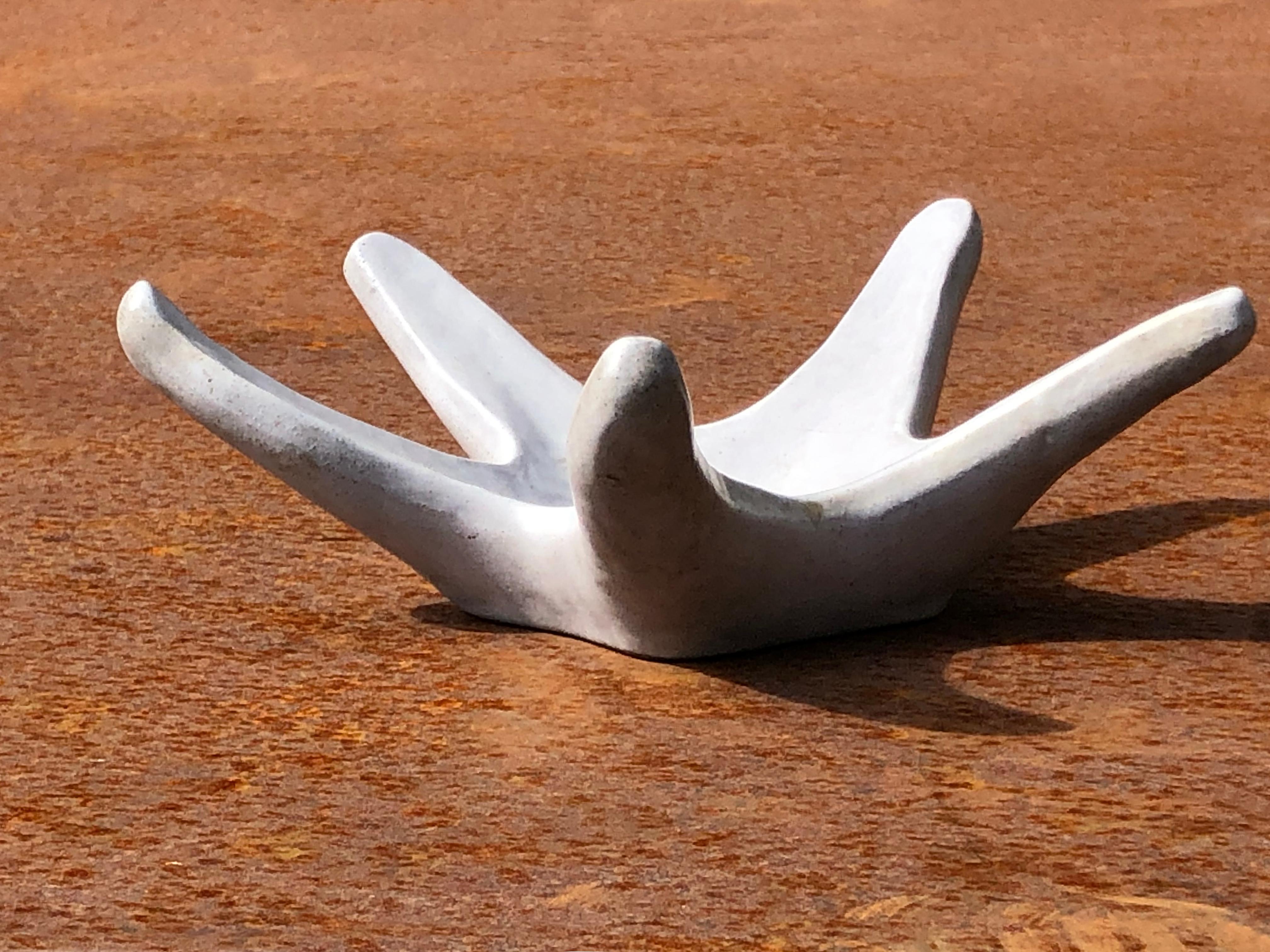 A FREE-FORM MODERNIST Keramik-TRAY  von MARCEL GUILLOT, VALLAURIS, Frankreich 1950 (Mitte des 20. Jahrhunderts) im Angebot
