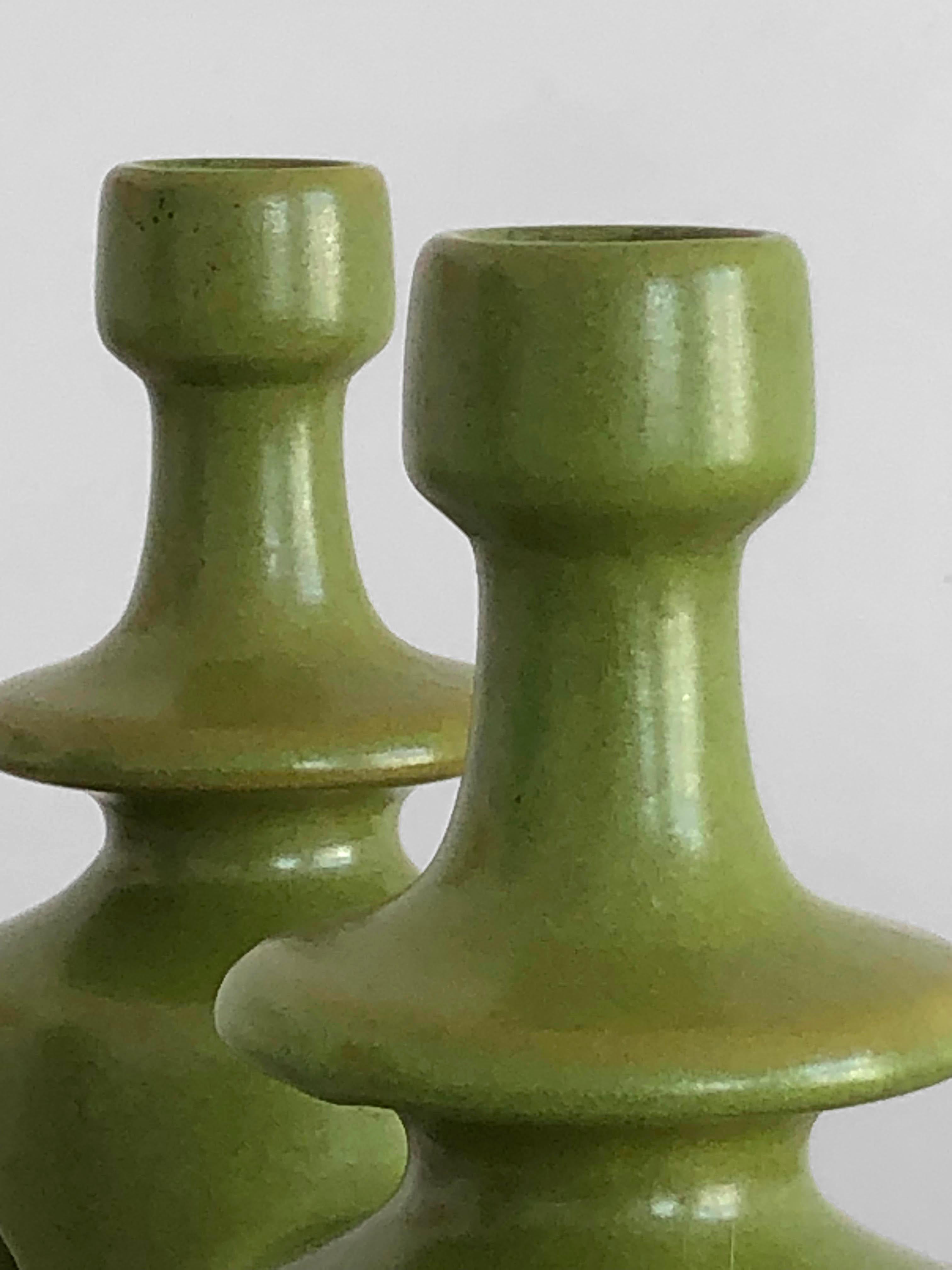 Soberbio, sensual y encantador par de pequeños candelabros 