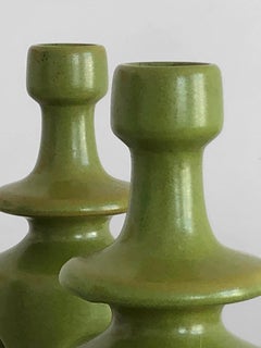 Ein kostenloses Paar MODERNIST-Keramik-Kandelaber von MODERNIST  ANDRE BAUD, Frankreich, 1950