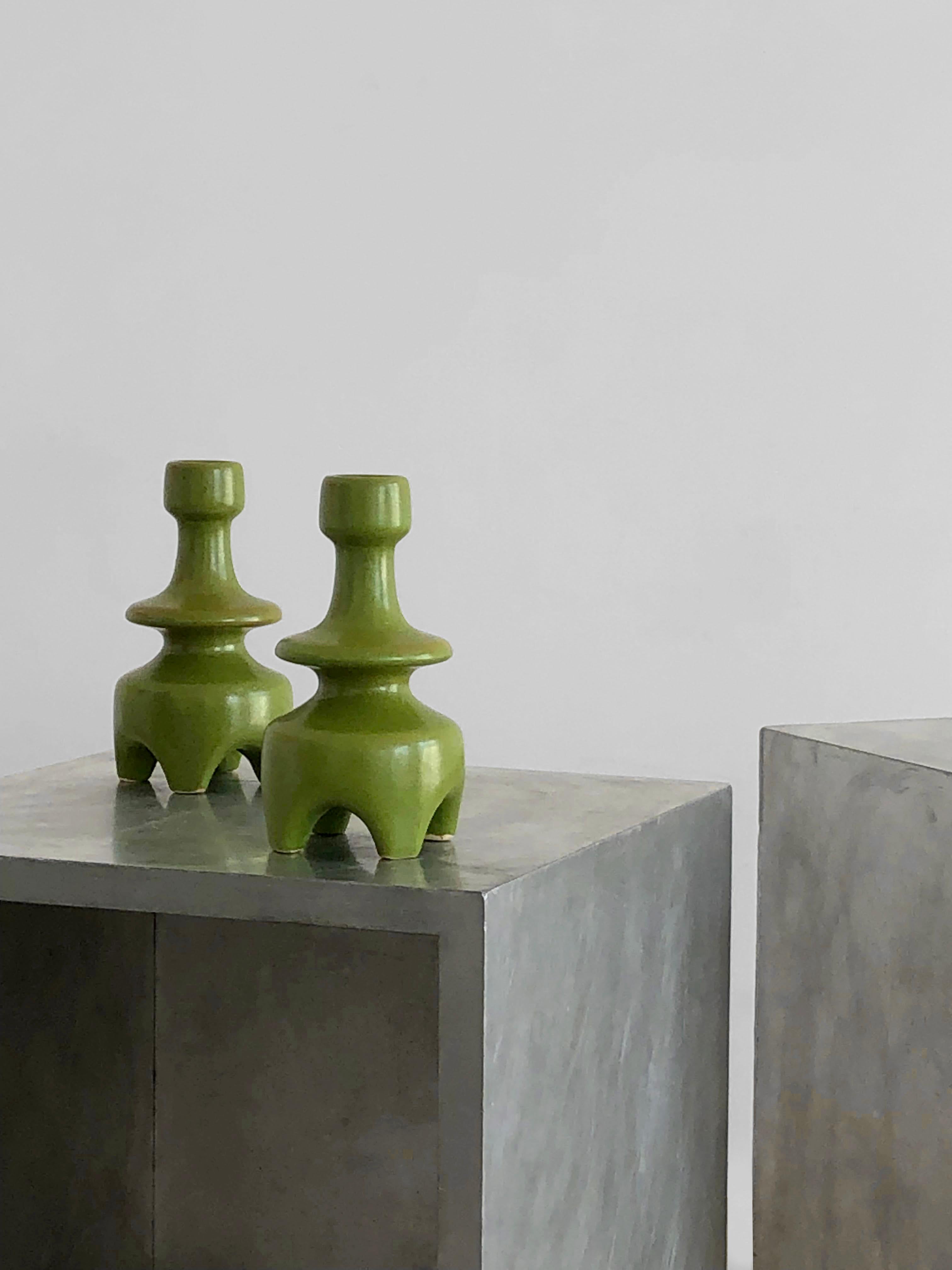 PAR DE VELAS DE CERÁMICA MODERNISTA DE FORMA LIBRE  por ANDRE BAUD, Francia 1950 Moderno de mediados de siglo en venta