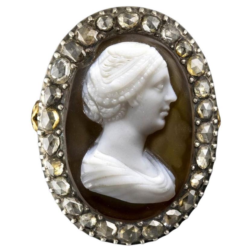 Anillo francés de oro de 18 quilates con camafeo de ágata y diamantes talla rosa. Emperatriz Faustina. en venta