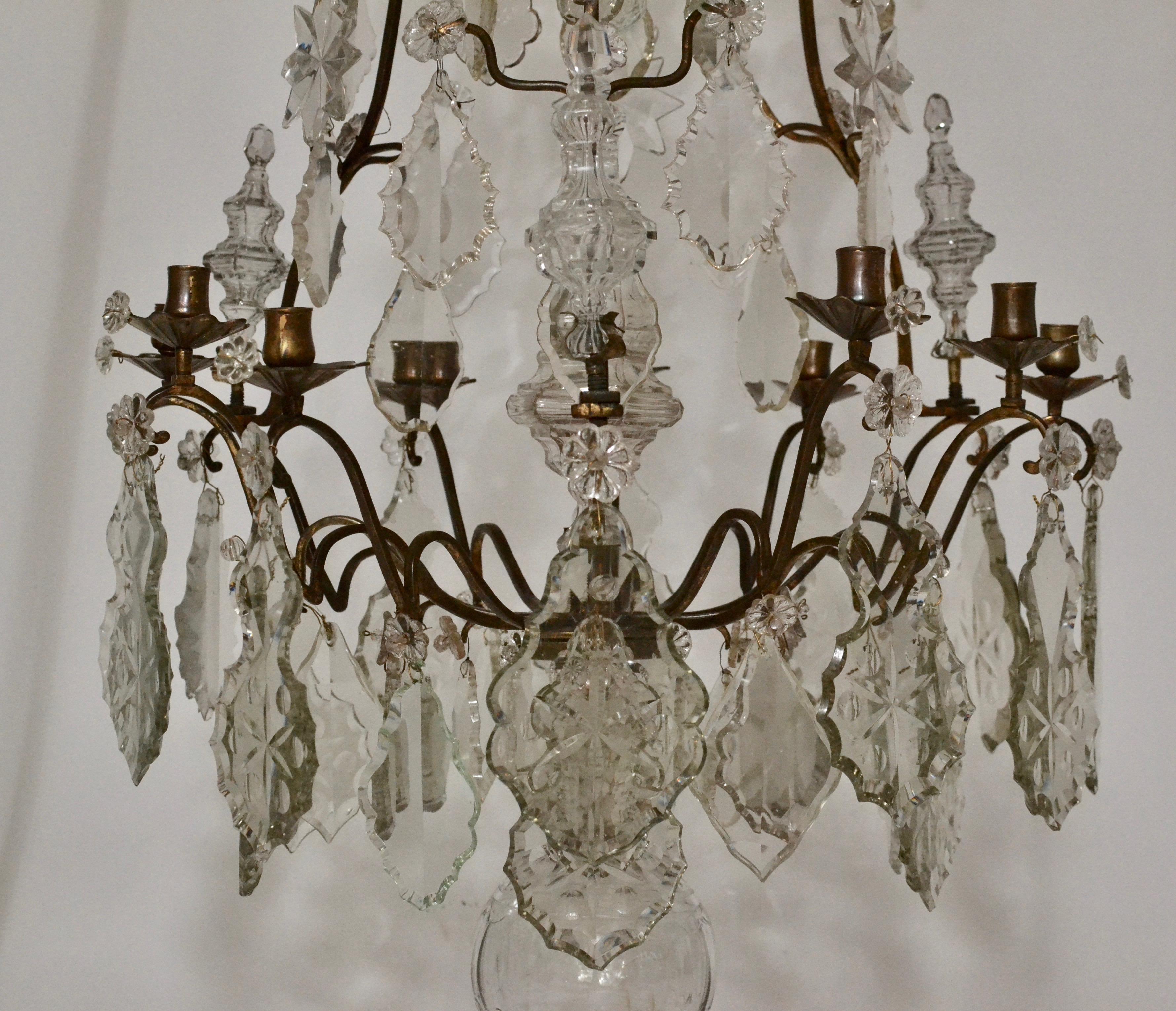 A very fine large French Louis XV eight-light 18th century rococo chandelier. Gilt bronze and crystals. The bronze with a dark patina and original feeling. All crystals from the period.
With eight candleholders.