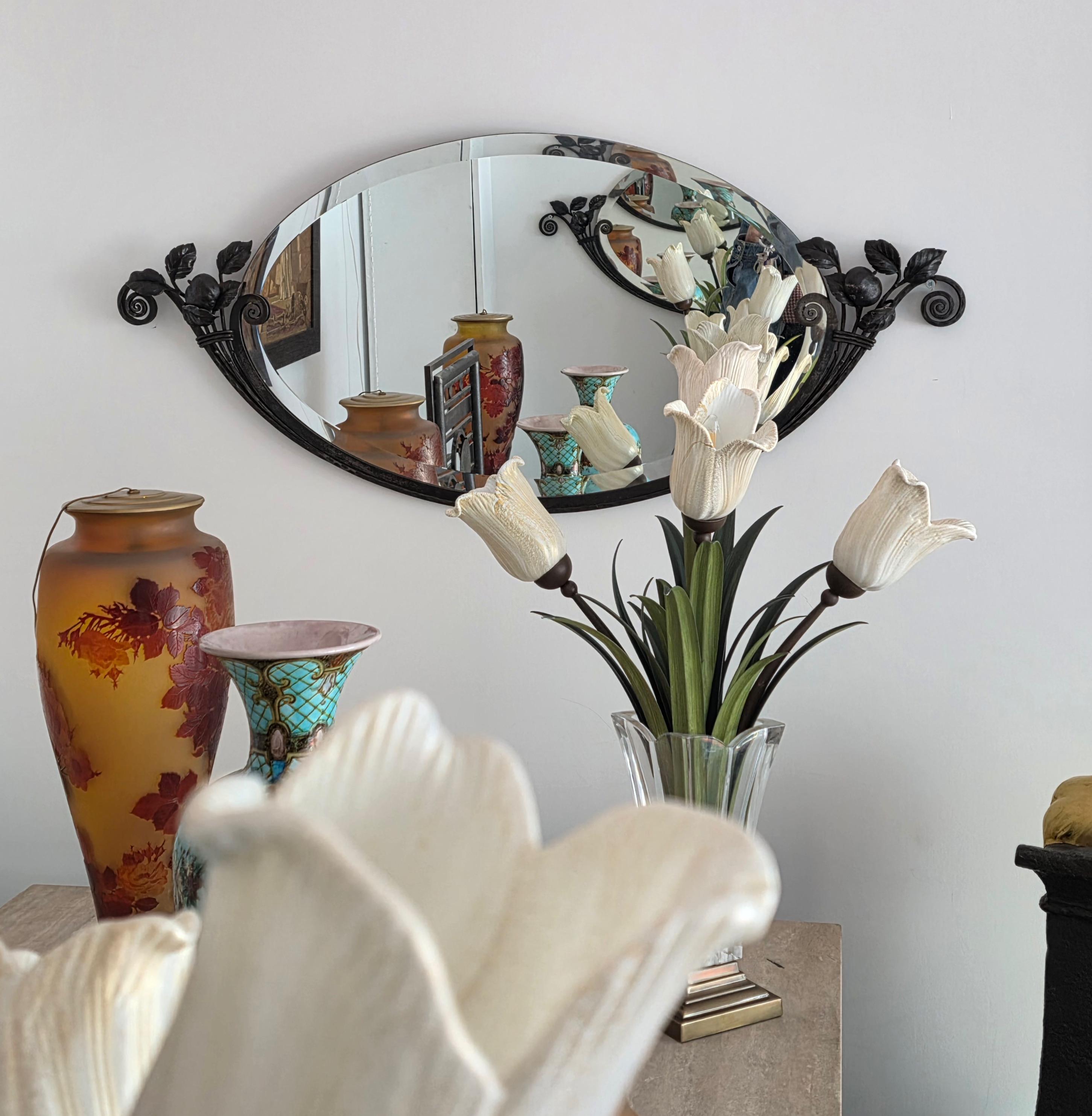 Ein französisches Art Deco Spiegelpaar von 1925 aus Schmiedeeisen (Art déco) im Angebot