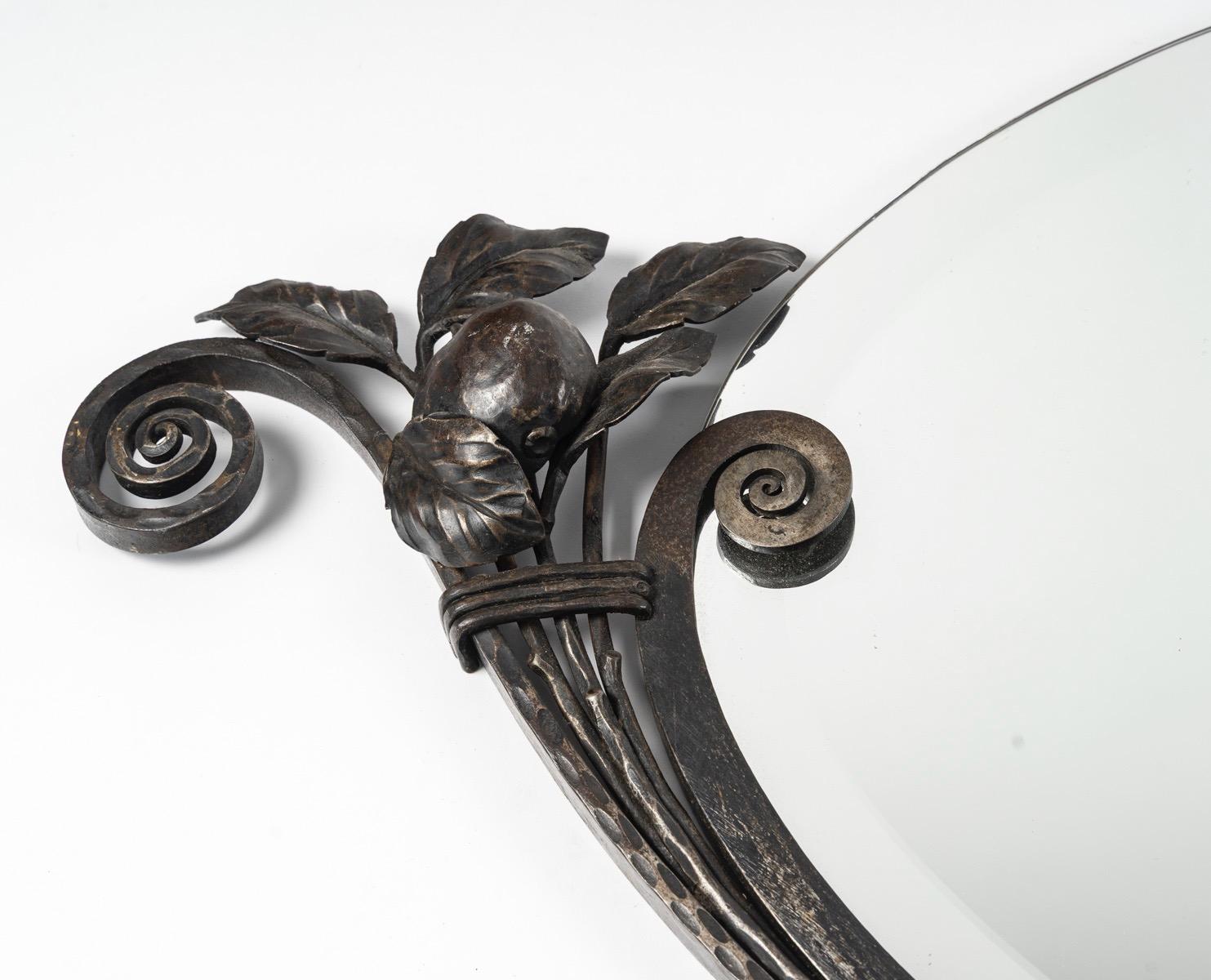 Ein französisches Art Deco Spiegelpaar von 1925 aus Schmiedeeisen im Angebot 1
