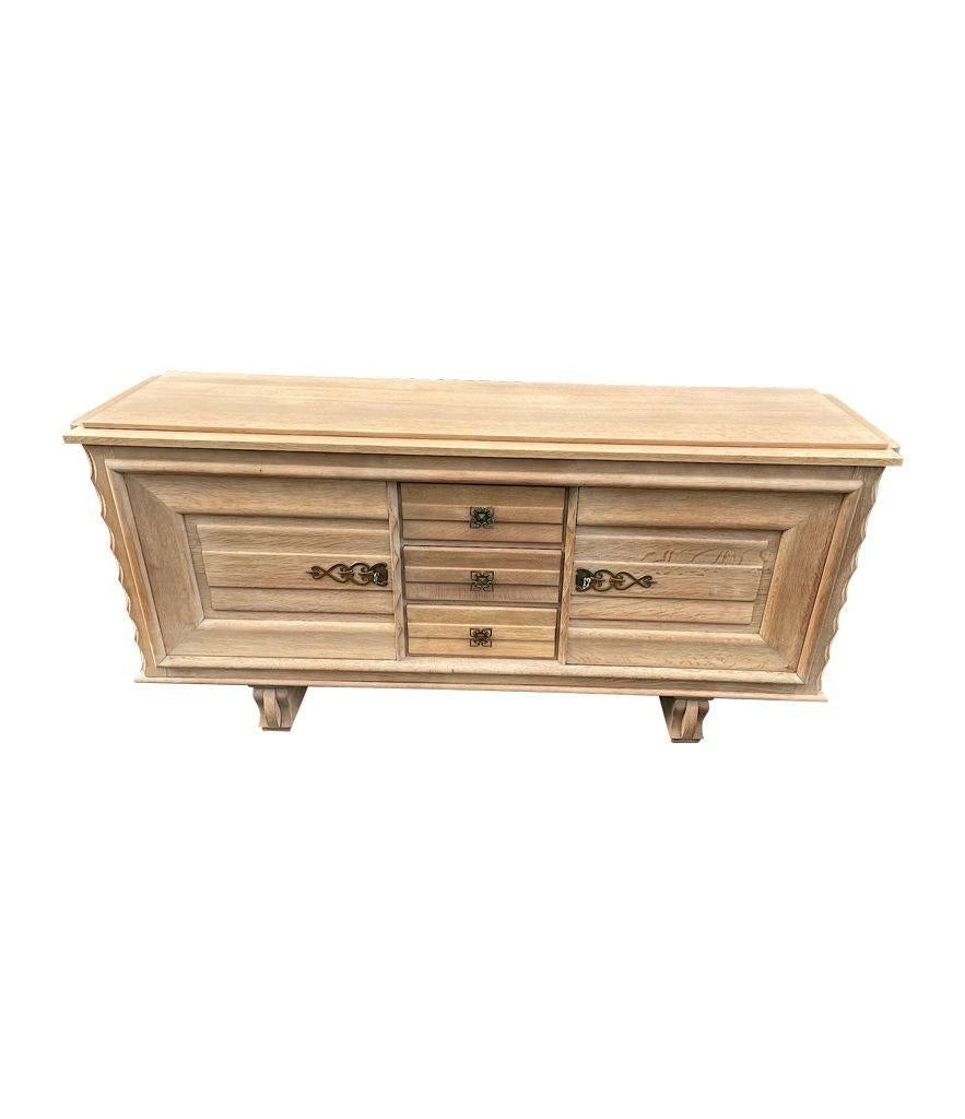 French 1940s Bleached Oak Sideboard in the Style of Gaston Poisson For Sale 1
