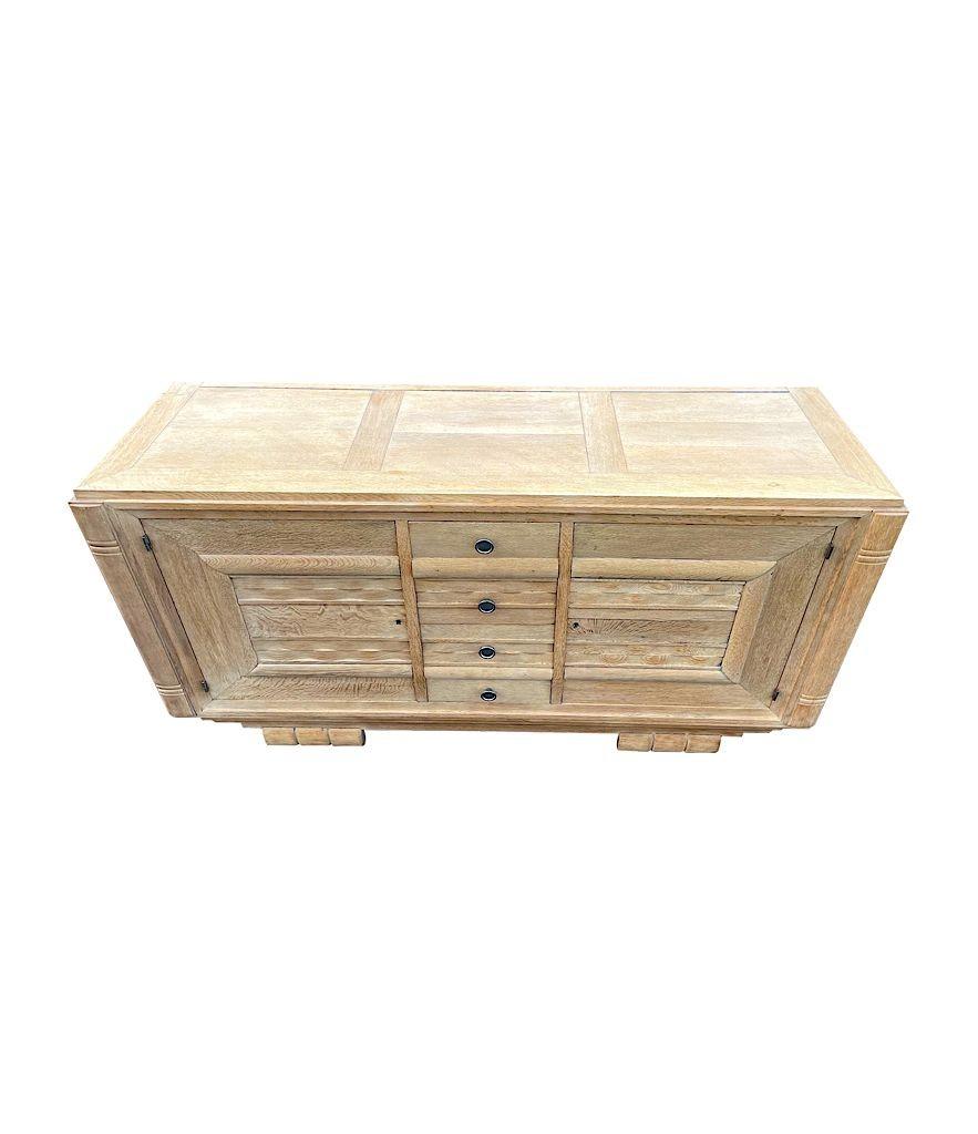 French 1940s Bleached Oak Sideboard with Two Doors and Four Central Drawers For Sale 6