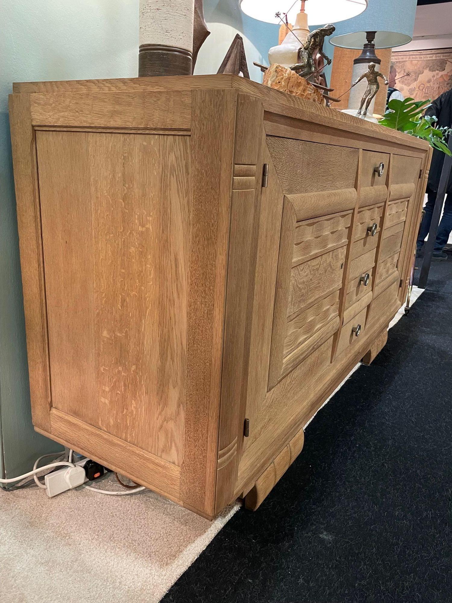 French 1940s Bleached Oak Sideboard with Two Doors and Four Central Drawers For Sale 7