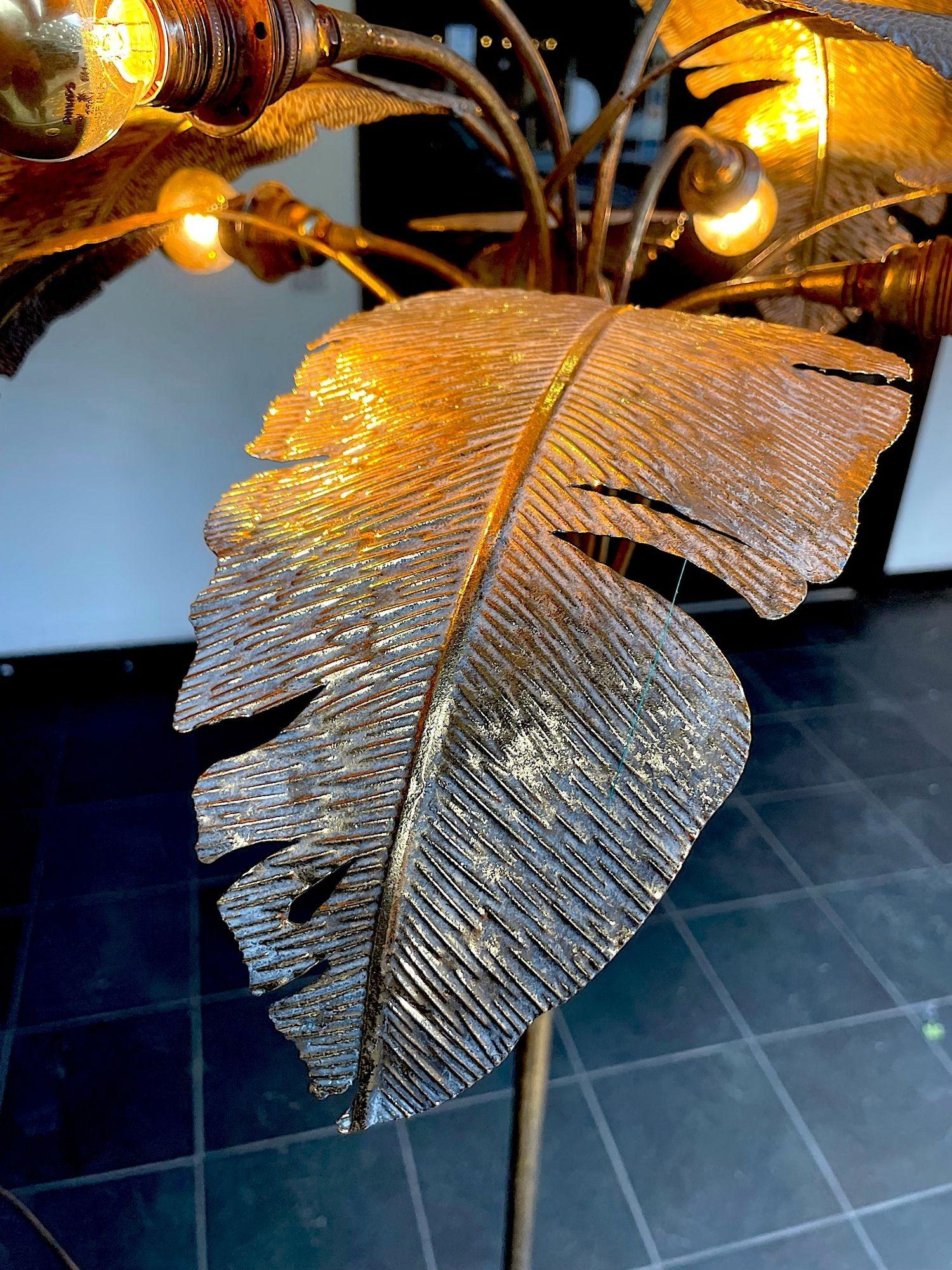 French 1960s Gilt Metal Palm Tree Floor Lamp with Realistic Palm Leaves In Good Condition In London, GB
