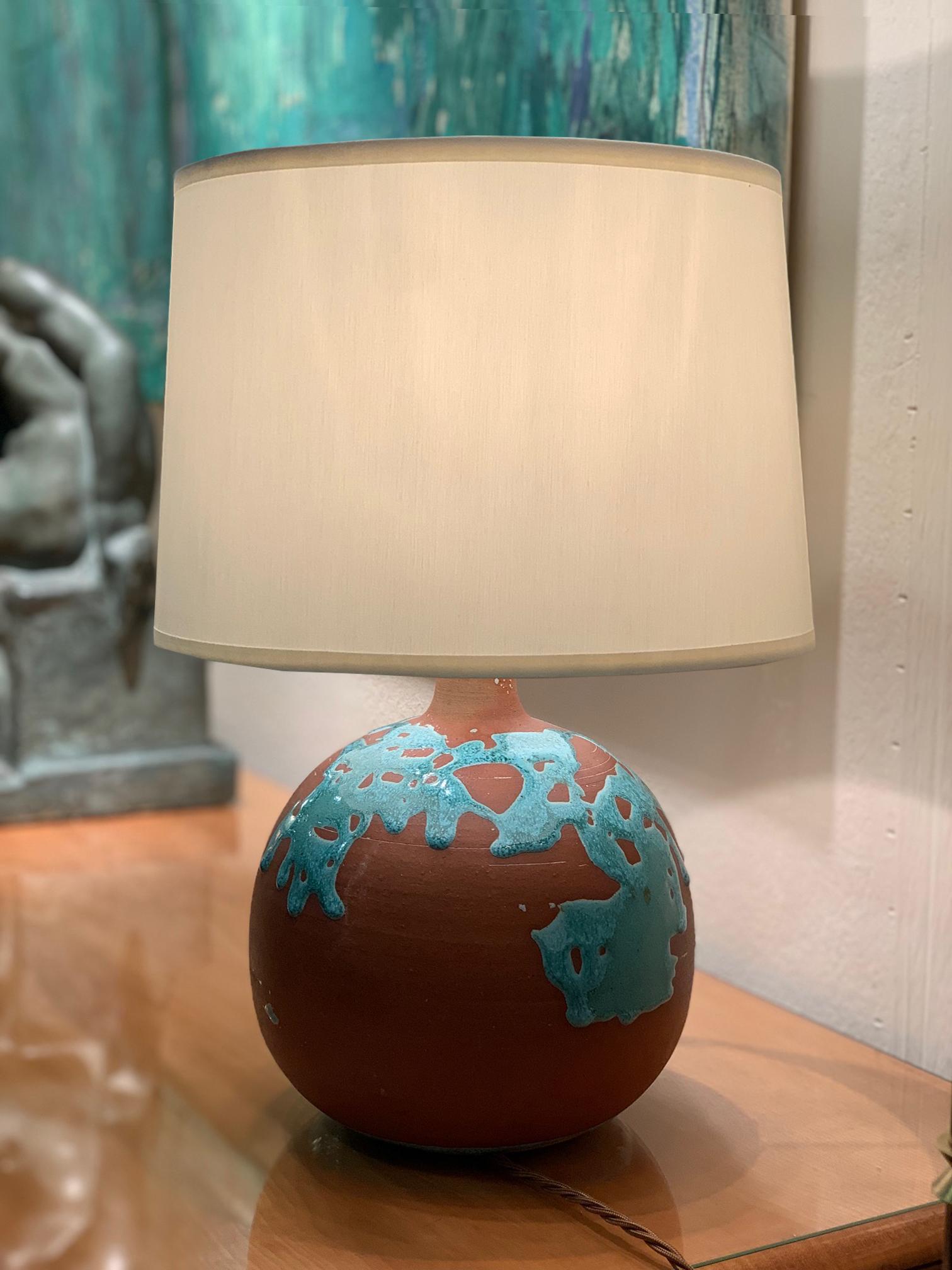 French 1960s Terracotta and Turquoise Glaze Table Lamp In Good Condition In London, GB