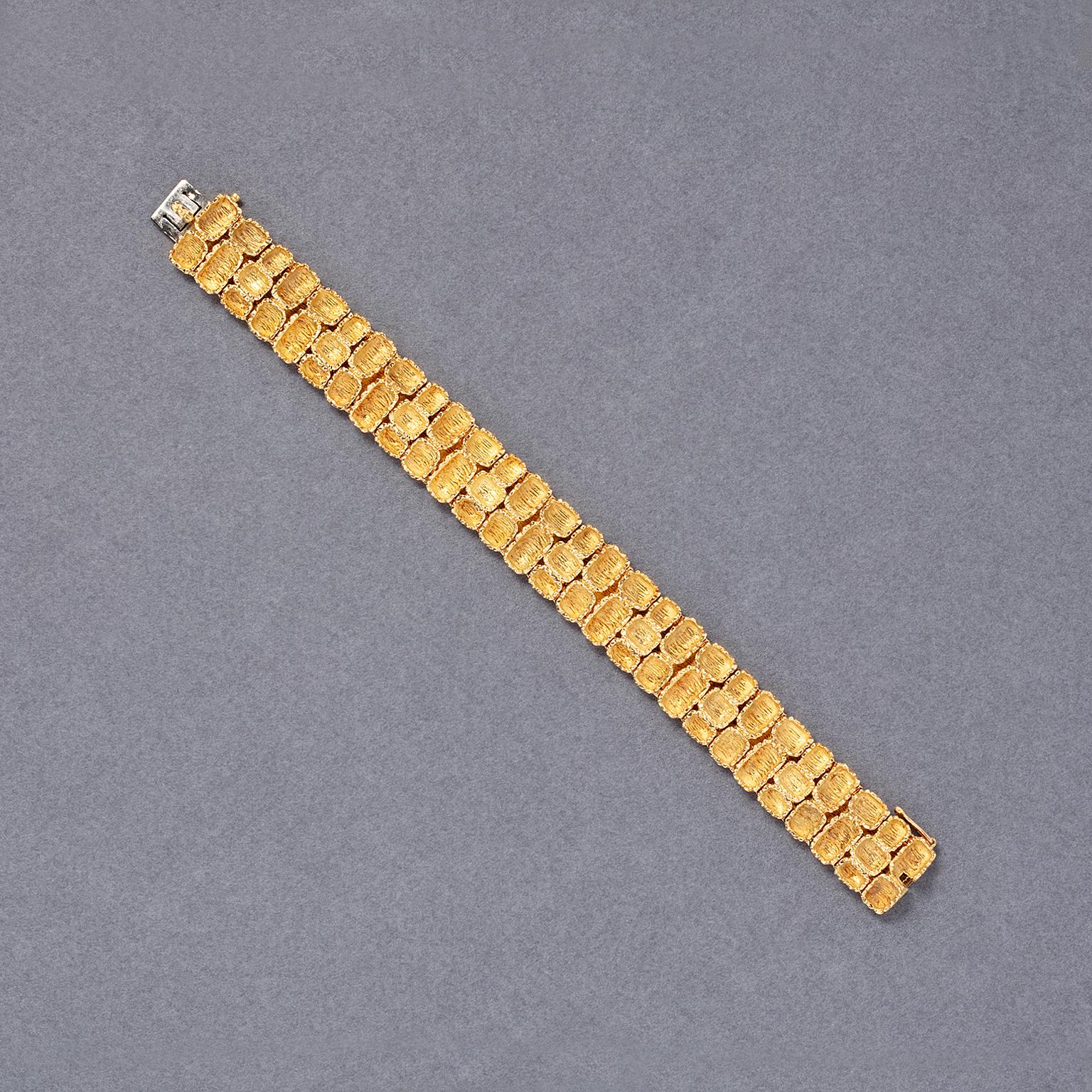 A French 1970s 18k Gold Bracelet In Good Condition For Sale In Amsterdam, NL