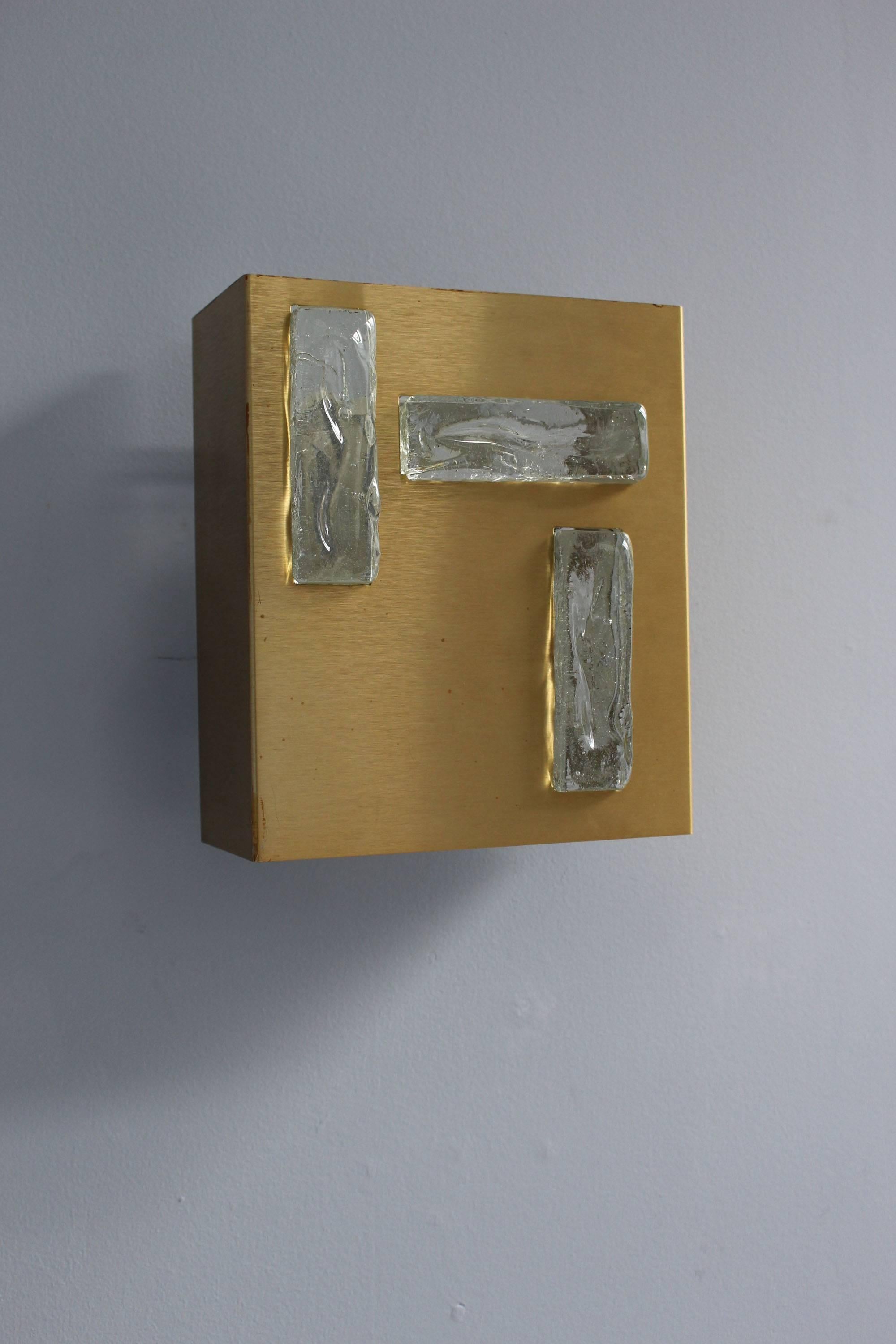 A French 1970s Bronze and Glass Slab Sconce by Perzel. In Good Condition For Sale In Long Island City, NY