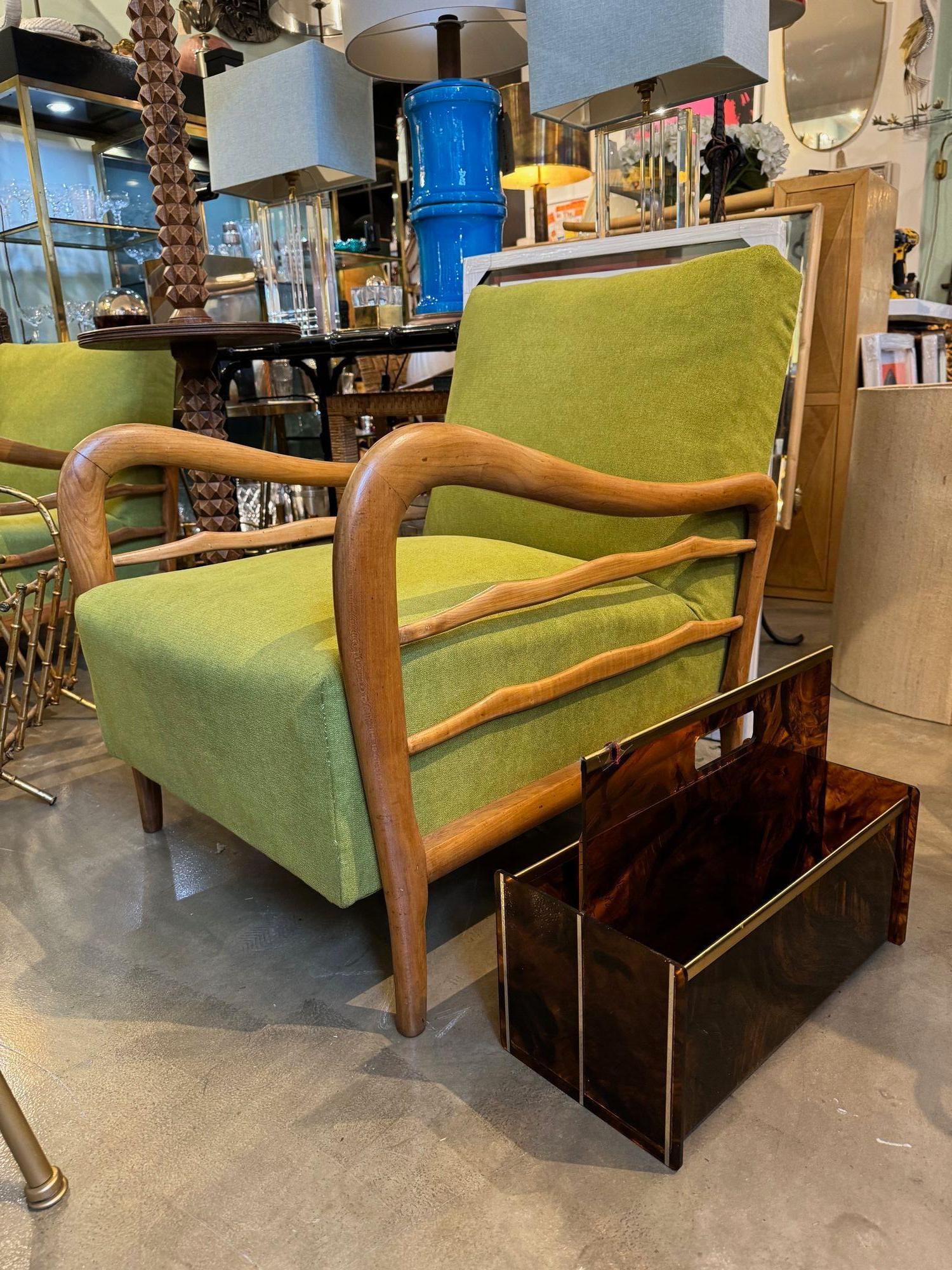 A French 1970s faux tortoiseshell and brass magazine rack by Mercier Freres For Sale 6