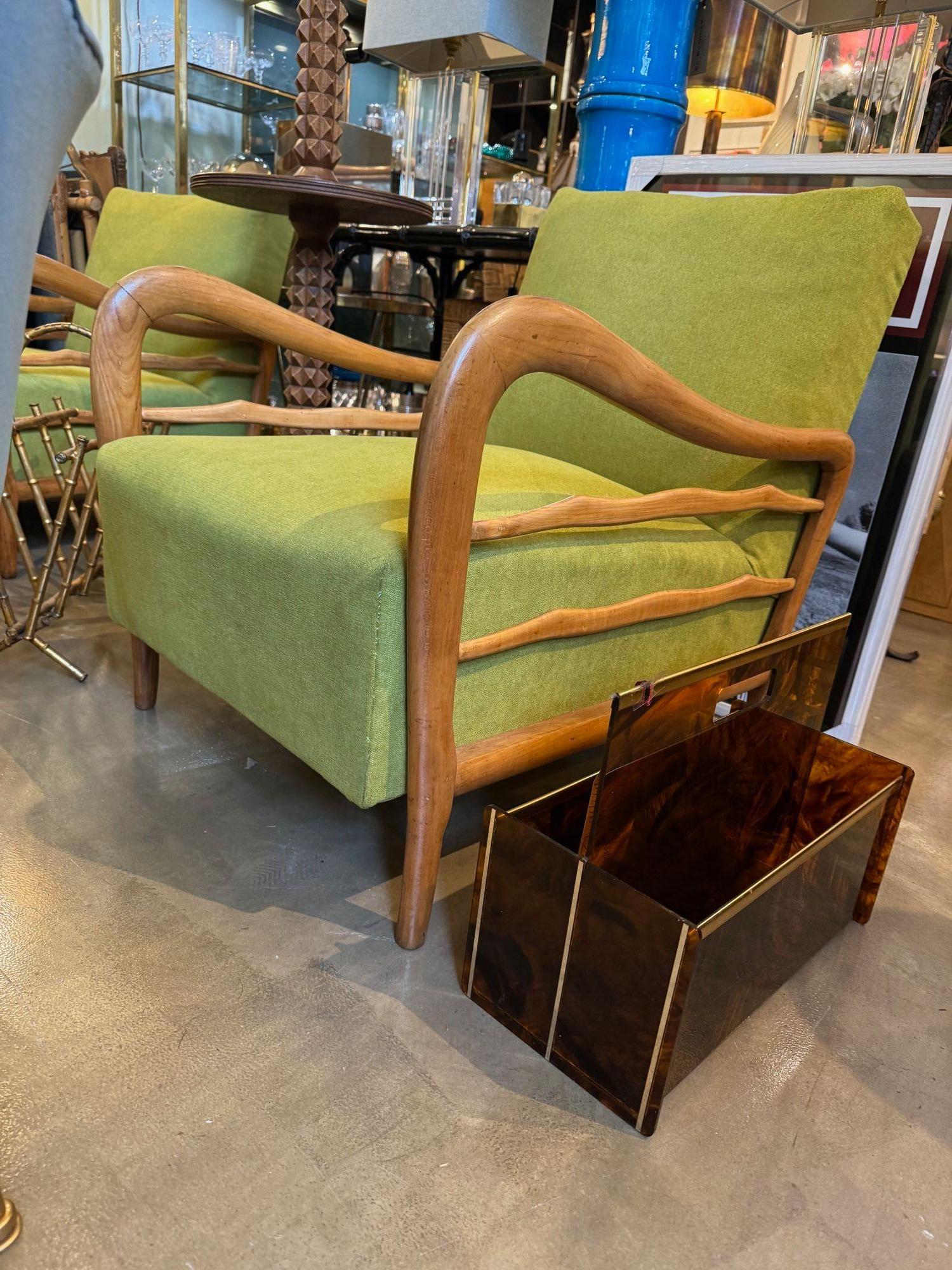 A French 1970s faux tortoiseshell and brass magazine rack by Mercier Freres For Sale 8