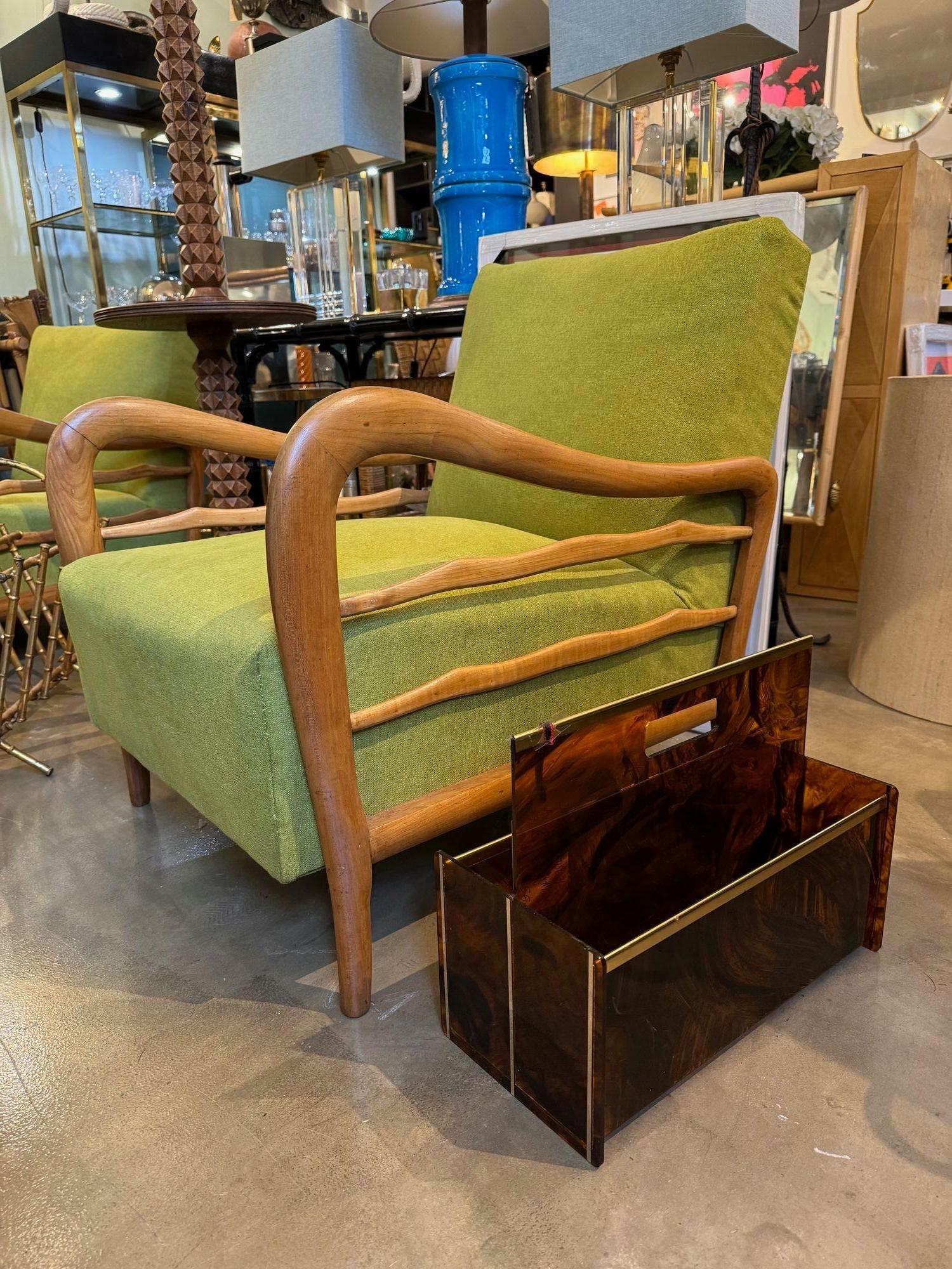A French 1970s faux tortoiseshell and brass magazine rack by Mercier Freres For Sale 1