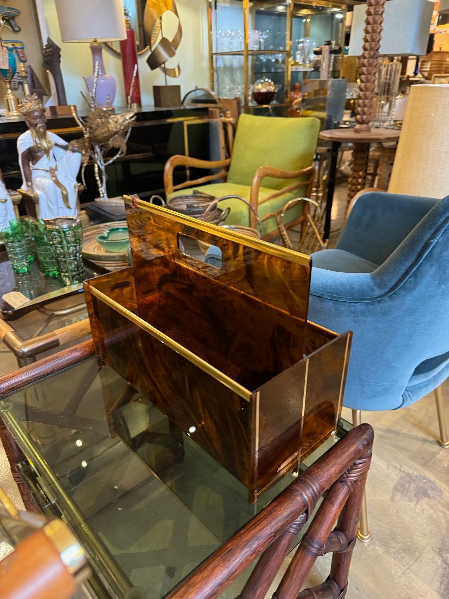 A French 1970s faux tortoiseshell and brass magazine rack by Mercier Freres For Sale 3