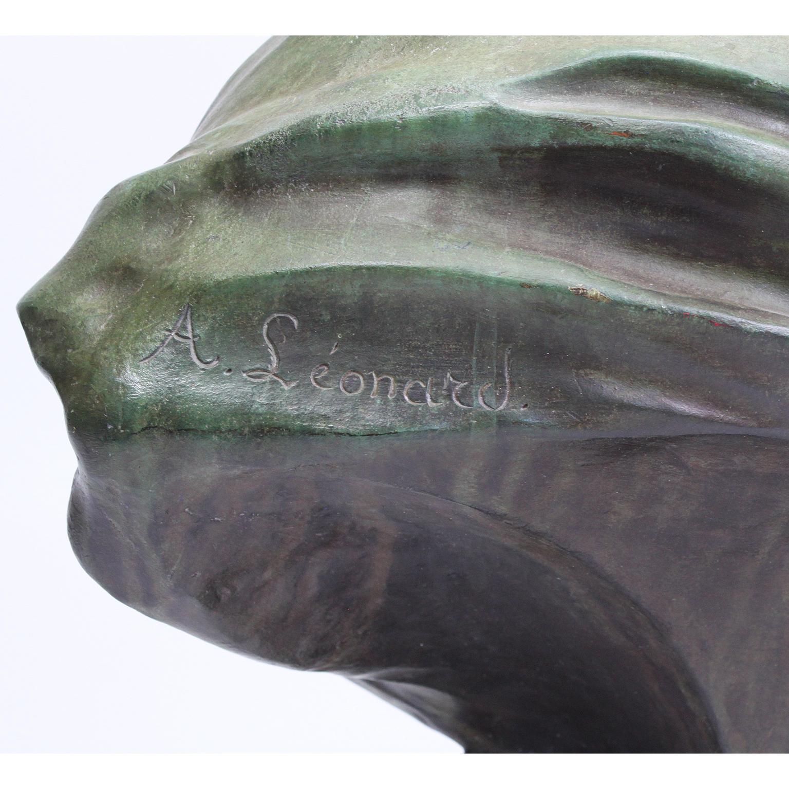 French 19th-20th Century Art-Nouveau Bronze Patinated Bust of Marie Antoinette For Sale 2
