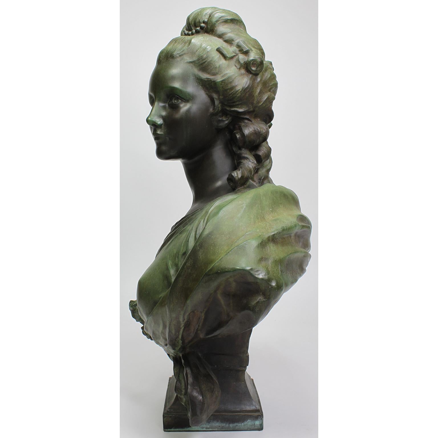 Français Buste de Marie-Antoinette Art-Nouveau du 19e-20e siècle en bronze patiné en vente