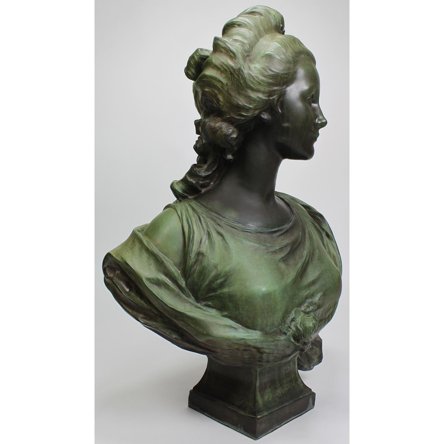 Patiné Buste de Marie-Antoinette Art-Nouveau du 19e-20e siècle en bronze patiné en vente