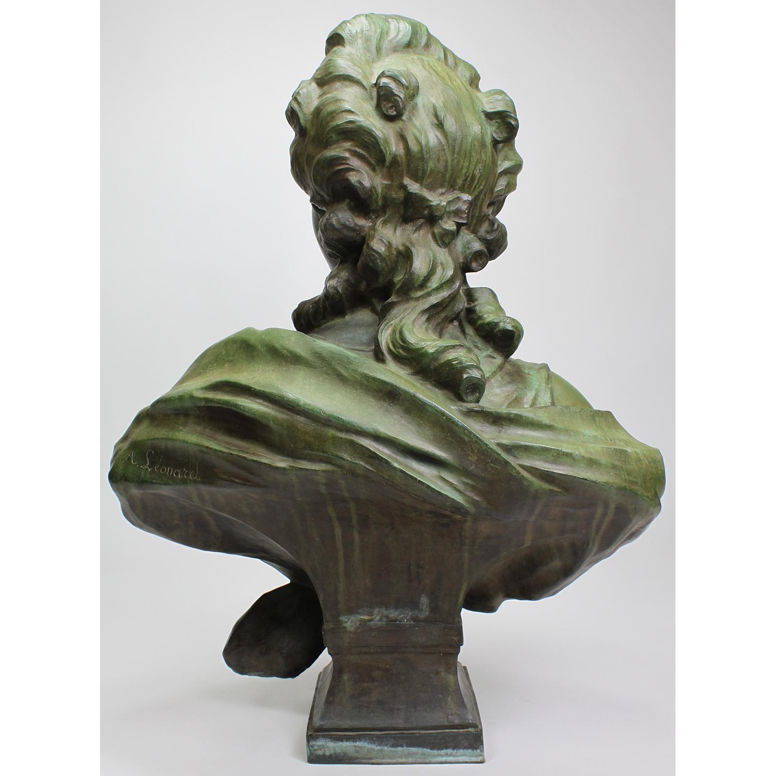 French 19th-20th Century Art-Nouveau Bronze Patinated Bust of Marie Antoinette For Sale 1