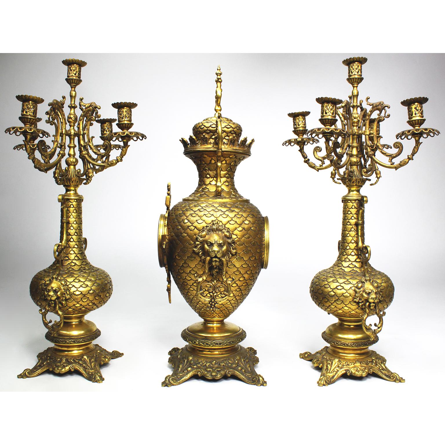 Ensemble d'horloges et de chandeliers en métal doré à trois pièces, du 19e au 20e siècle. Bon état - En vente à Los Angeles, CA