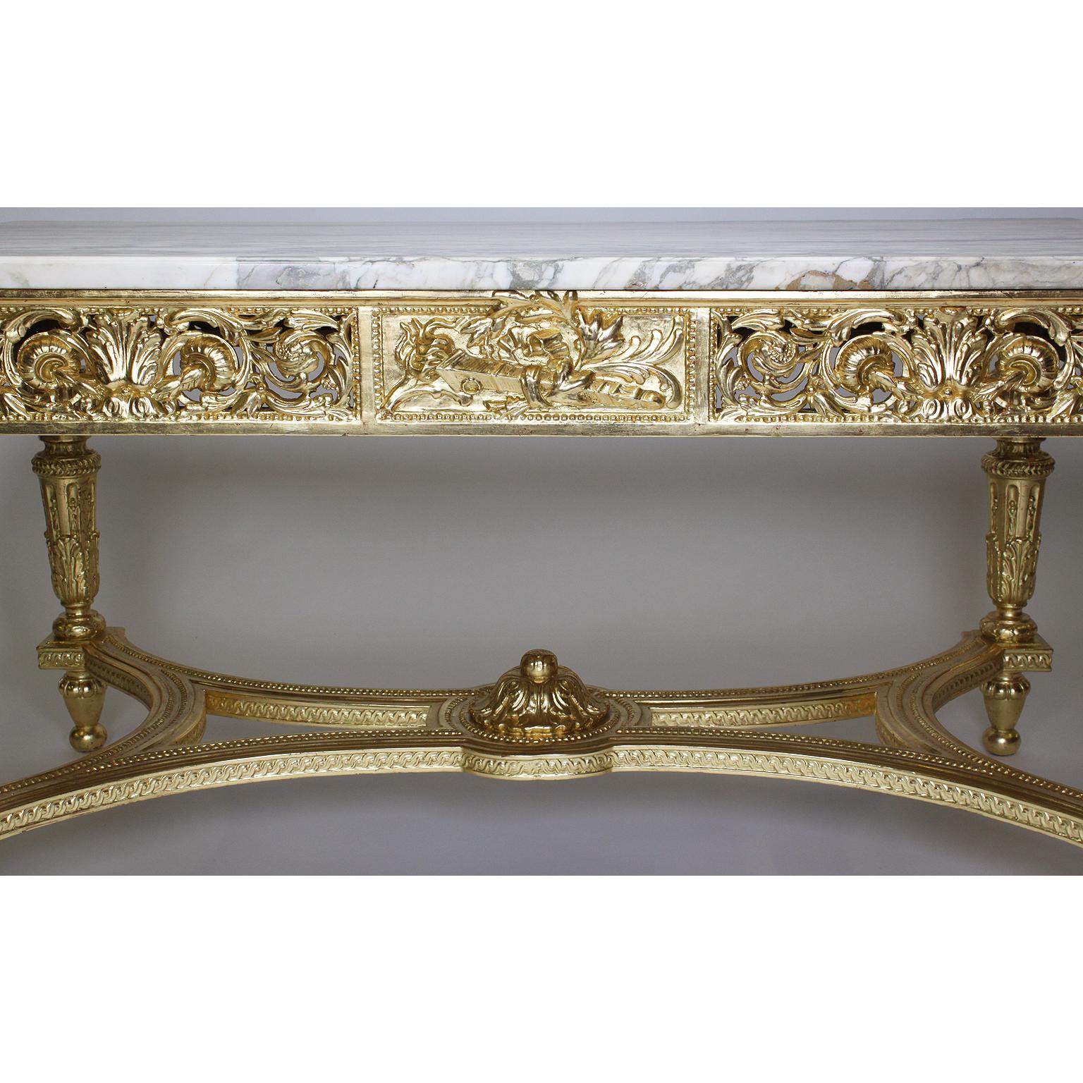 Französisch 19-20. Jahrhundert Louis XVI Stil Giltwood geschnitzt Center Tisch Marmor  (Handgeschnitzt) im Angebot
