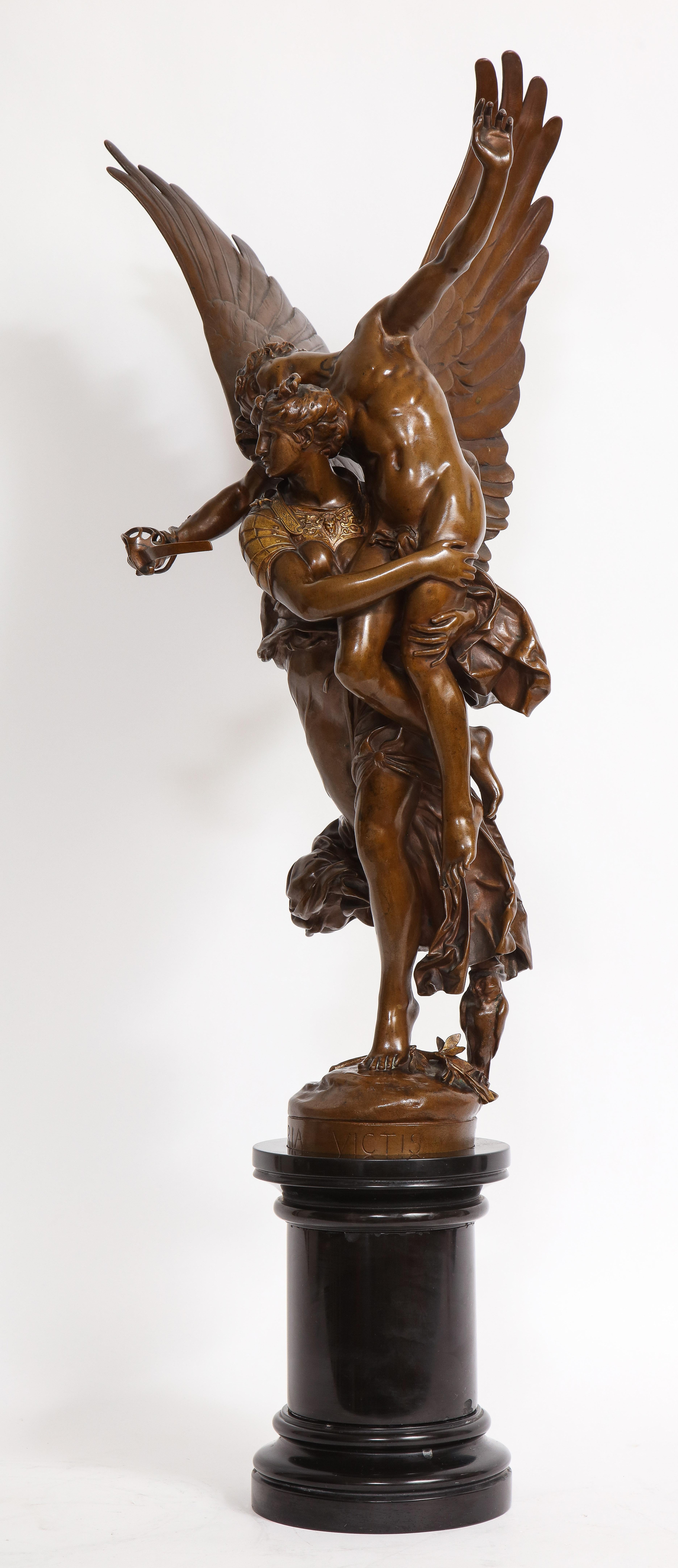 Französische vergoldete und patinierte Bronzegruppe der Gloria Victis aus dem 19. Jahrhundert von A. Mercie (Louis XVI.) im Angebot