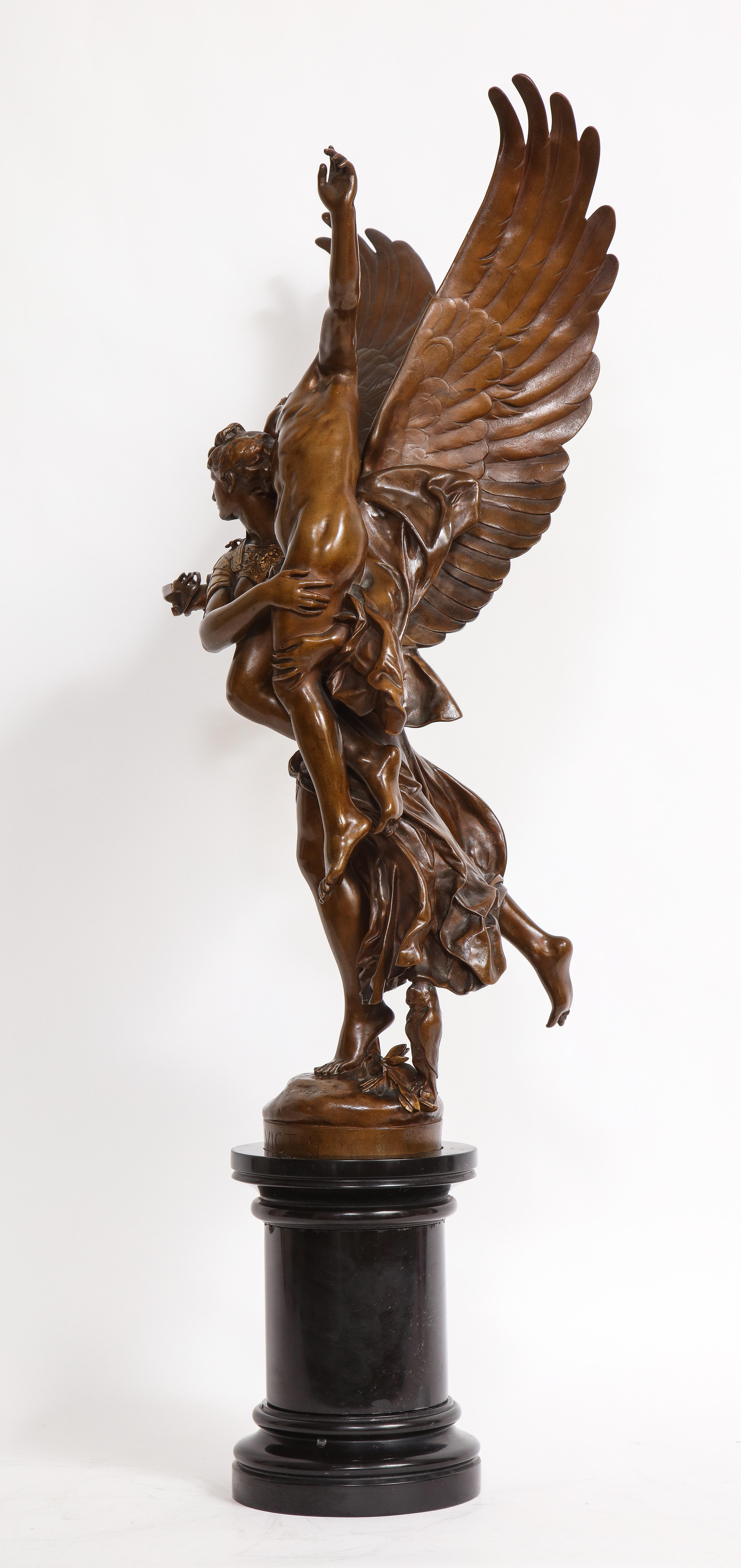 Französische vergoldete und patinierte Bronzegruppe der Gloria Victis aus dem 19. Jahrhundert von A. Mercie (Patiniert) im Angebot