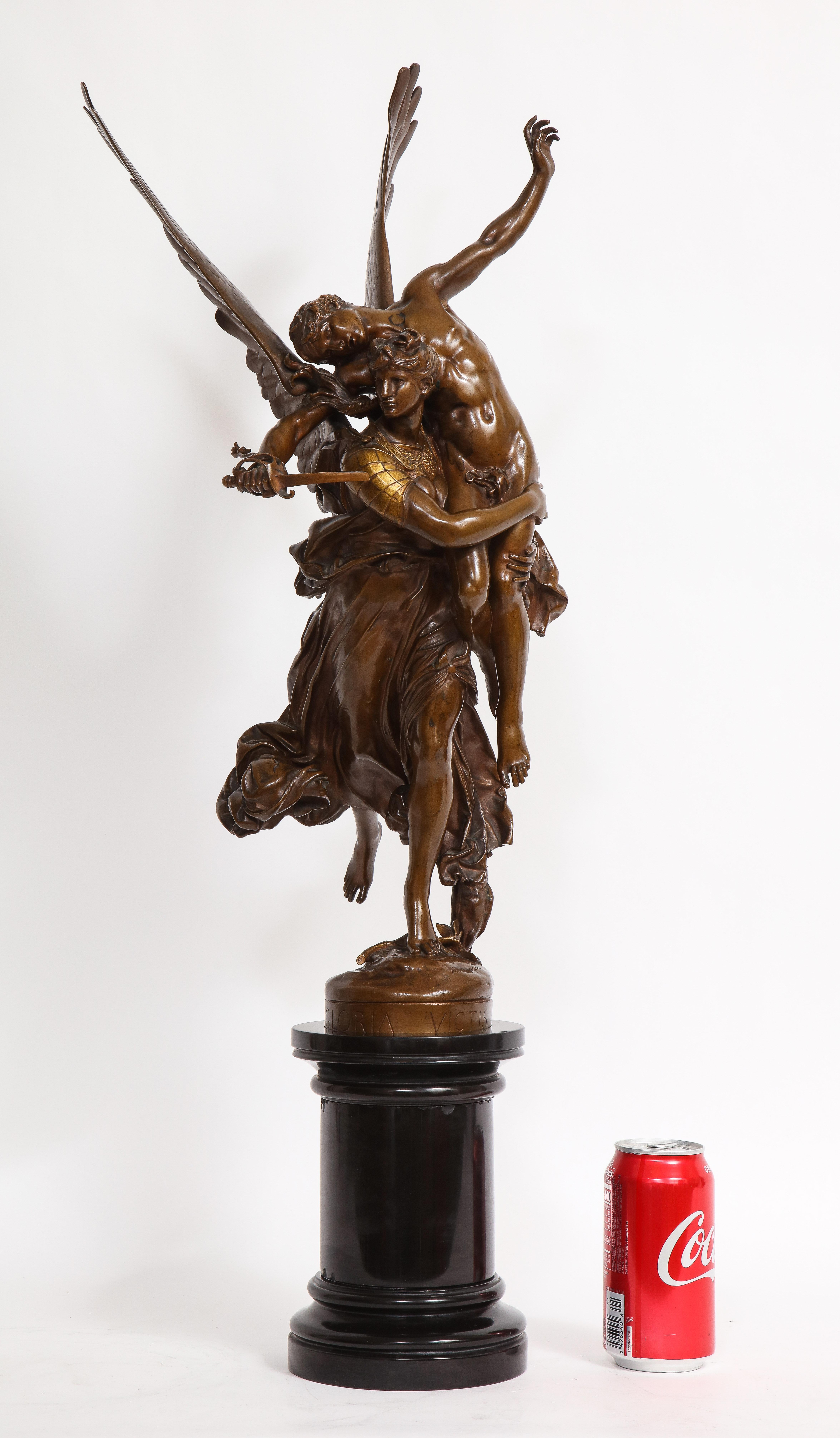 Französische vergoldete und patinierte Bronzegruppe der Gloria Victis aus dem 19. Jahrhundert von A. Mercie im Angebot 2