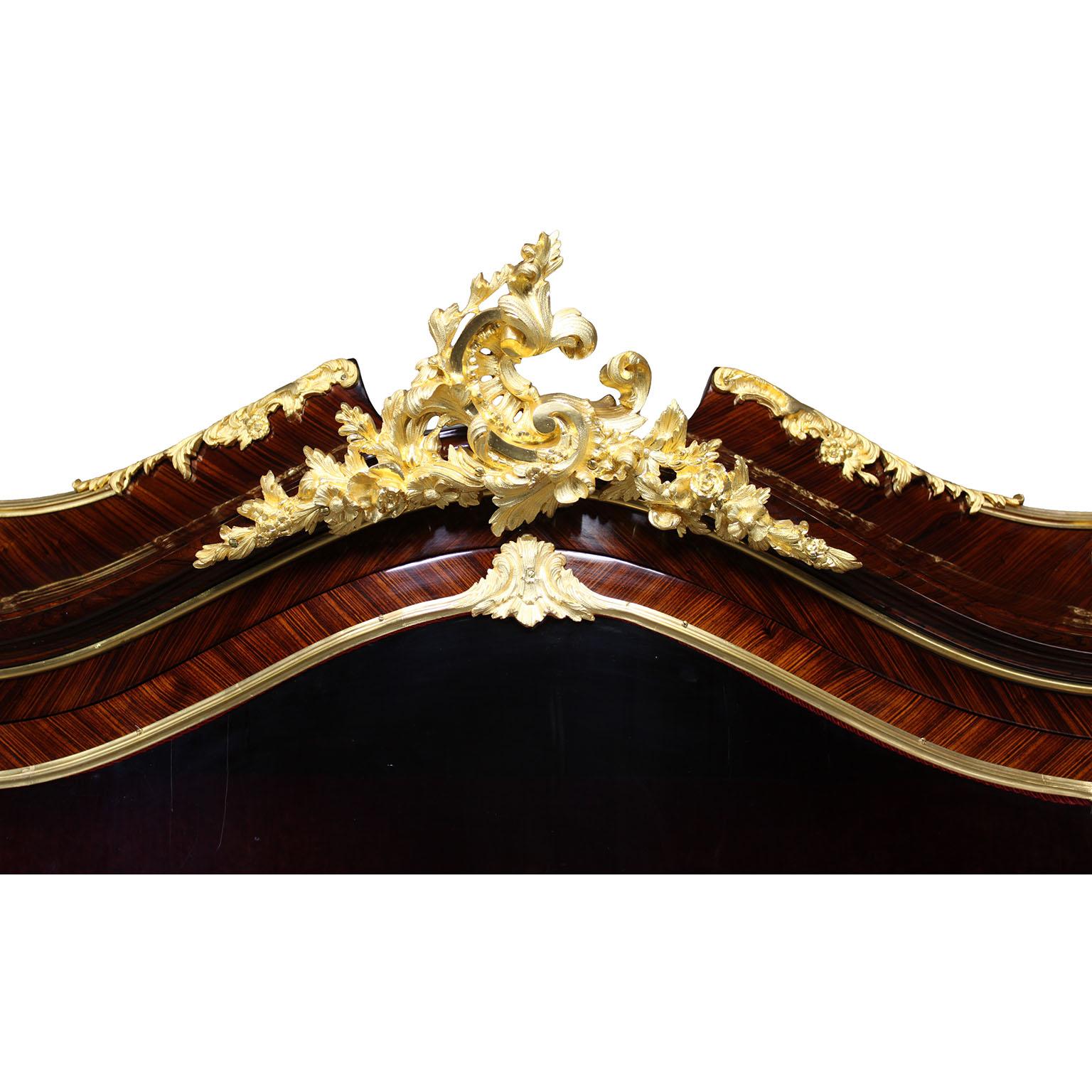 Dorato Vitrina con montatura in ormolu in stile Luigi XV Belle Époque, di Alexandre Hugnet in vendita