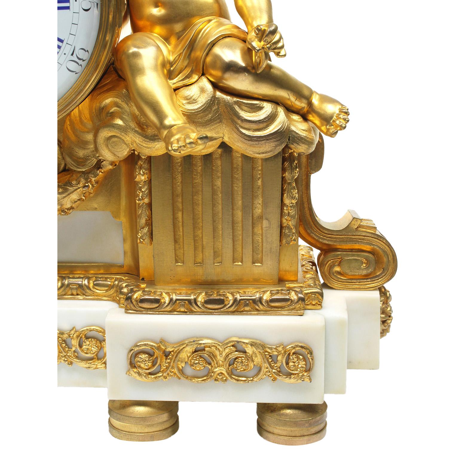 A.I.C. francese del XIX secolo, stile Luigi XV, orologio con cherubino in ormolu e candelabri in vendita 6