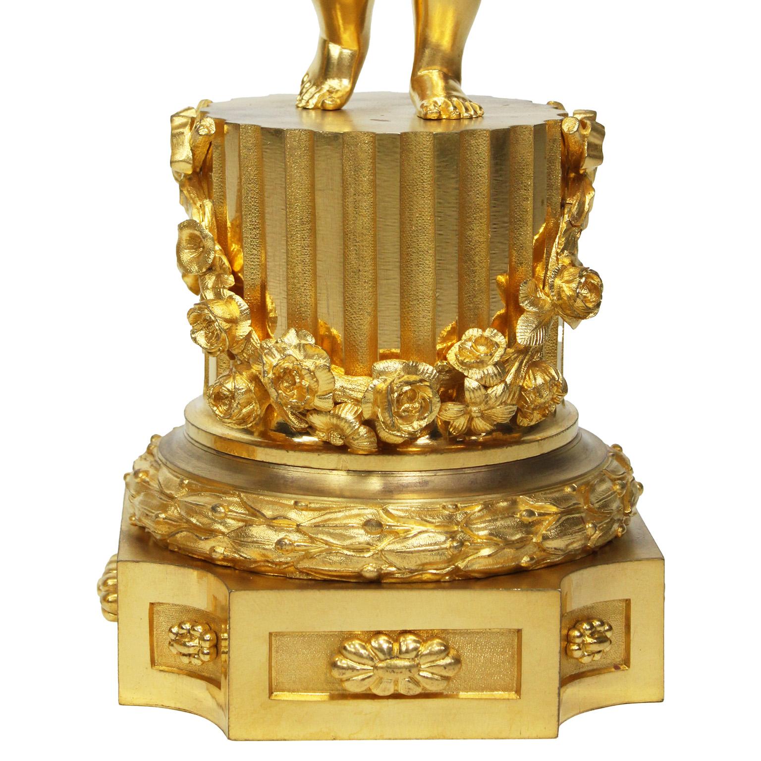 A.I.C. francese del XIX secolo, stile Luigi XV, orologio con cherubino in ormolu e candelabri in vendita 9
