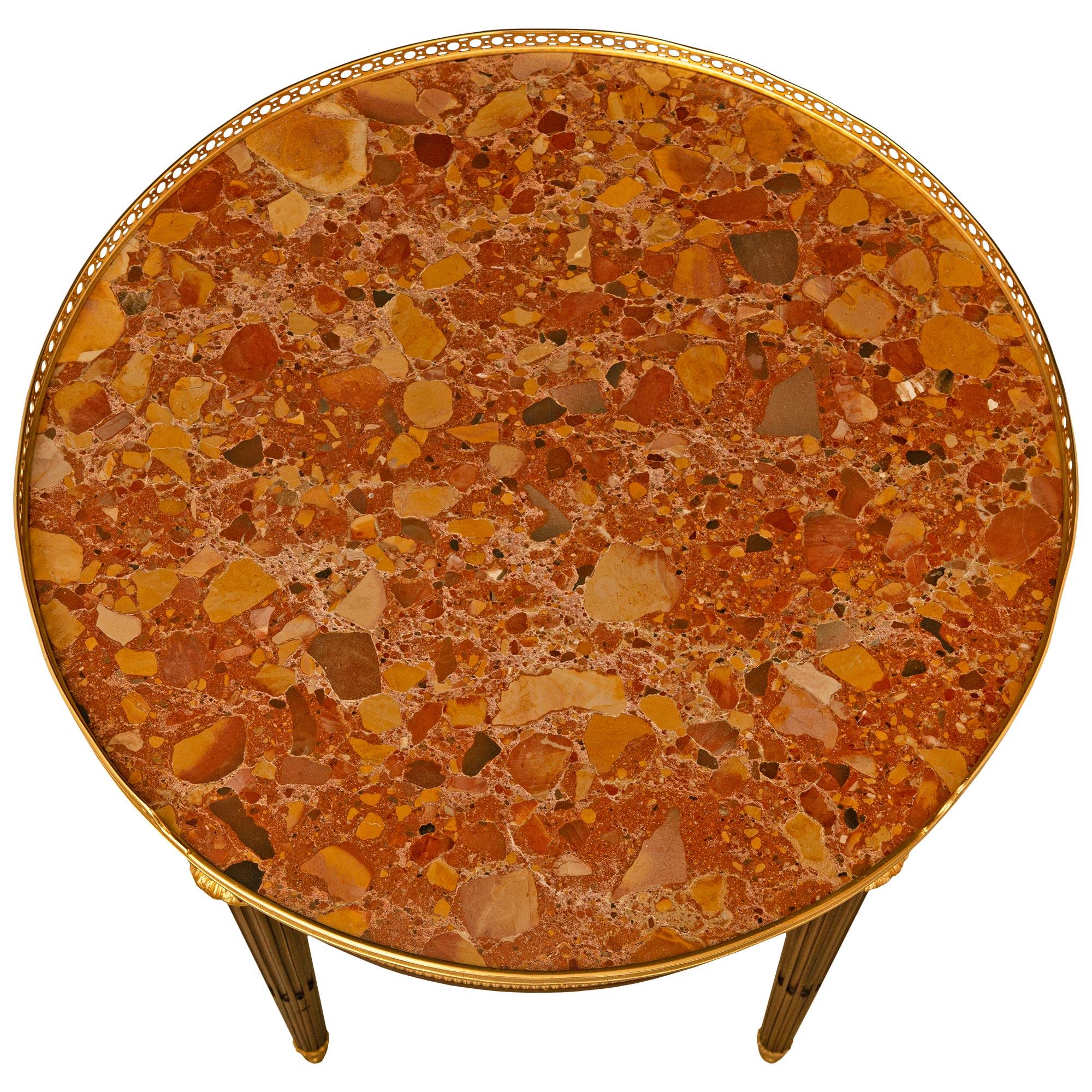 Französischer Marmor-Beistelltisch aus der Belle Epoque des 19. Jahrhunderts im Stil Louis XVI im Angebot 6
